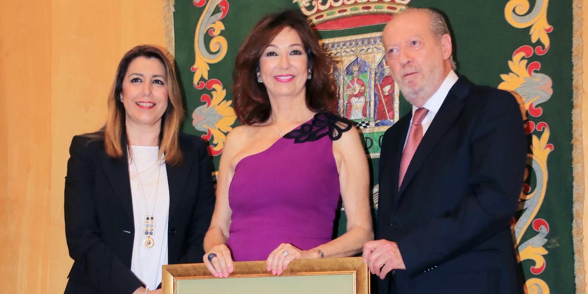 La emoción de Ana Rosa Quintana al recoger el título de Hija Adoptiva de Sevilla