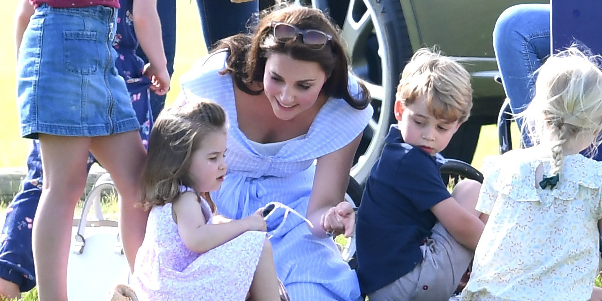 Las aventuras del Príncipe Jorge y la Princesa Carlota en el polo, dos principitos muy traviesos y simpáticos