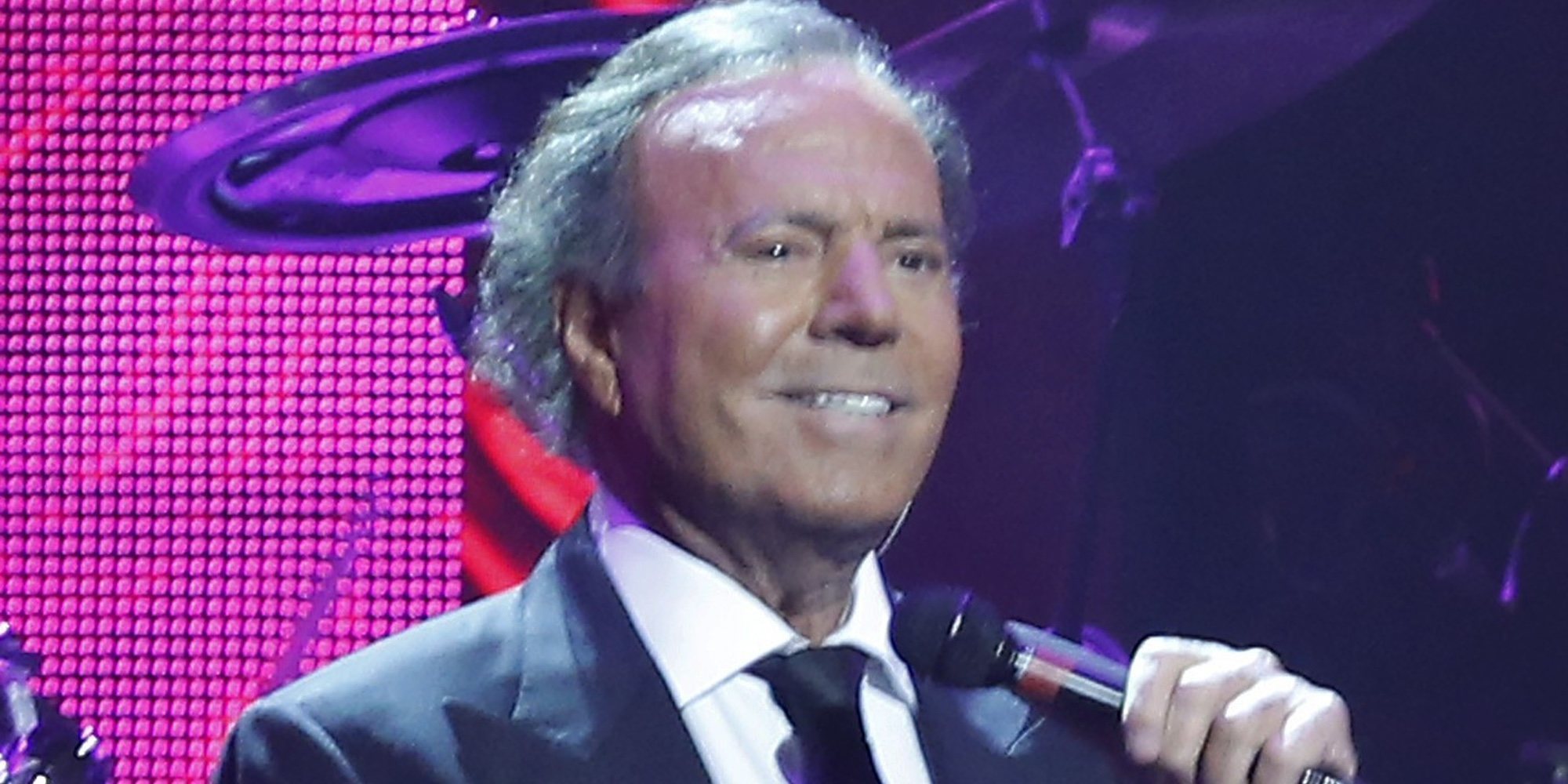 El personal de servicio de Julio Iglesias recoge la demanda de paternidad de Javier Santos