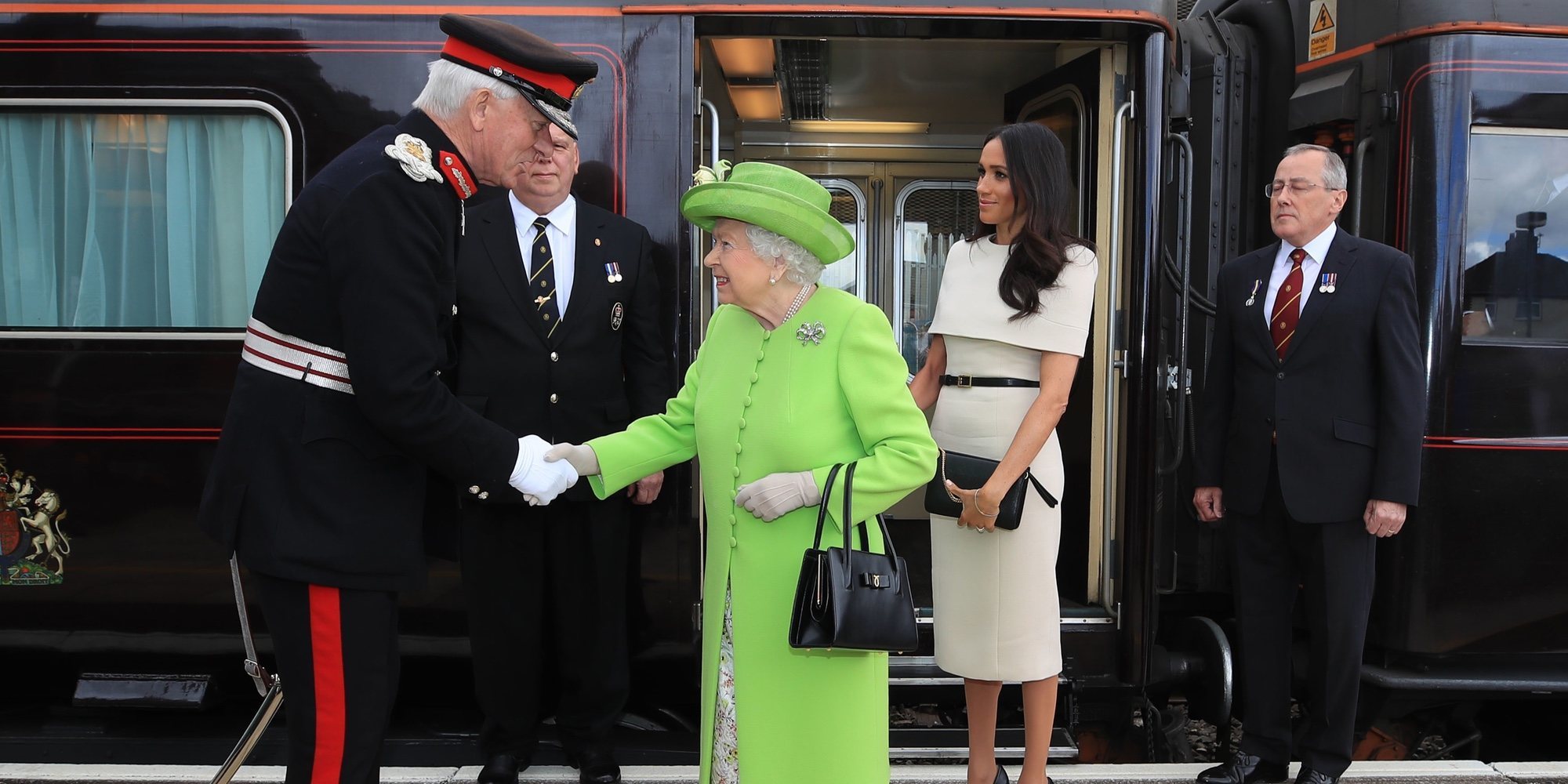 La Reina Isabel y Meghan Markle, todo risas y complicidad en su primer acto juntas