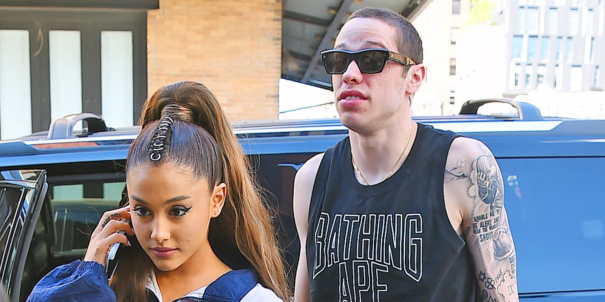 Ariana Grande se hace un tatuaje en honor al difunto padre de Pete Davidson