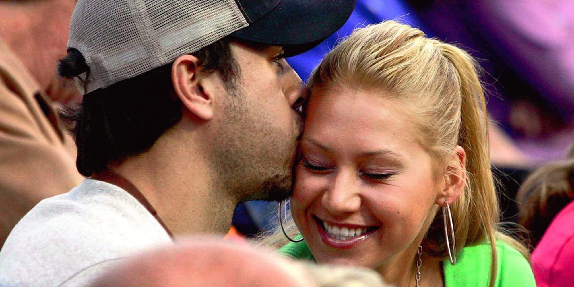 Los adorables mellizos de Anna Kournikova y Enrique Iglesias animando a España y Rusia en el Mundial 2018