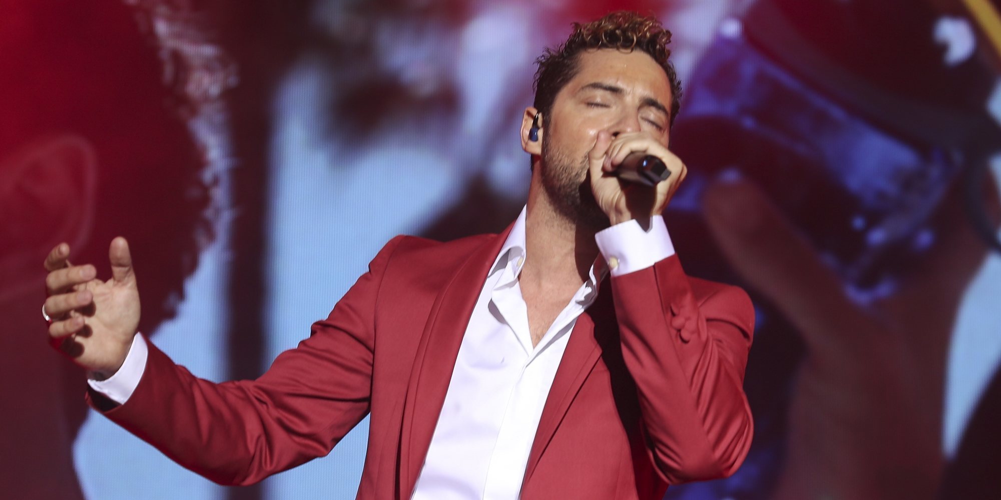 David Bisbal luce alianza de casado en los escenarios tras darse el 'sí, quiero' con Rosanna Zanetti