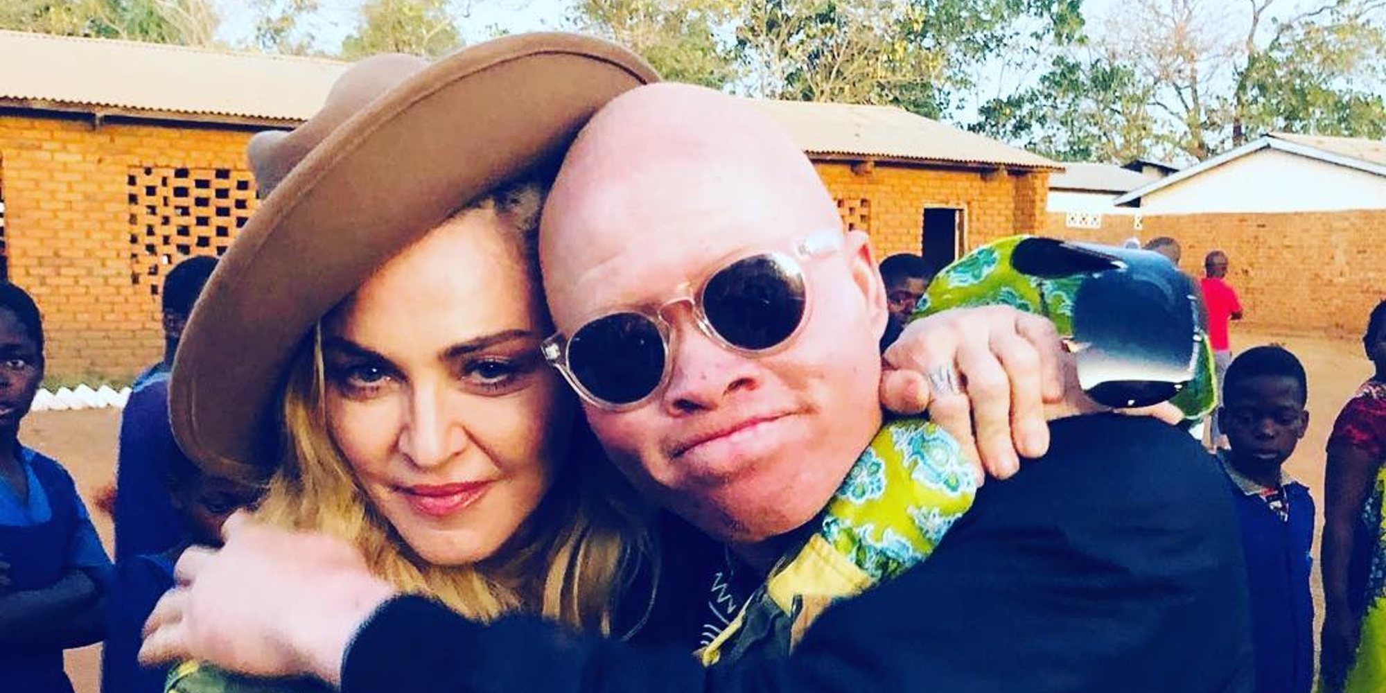 Madonna viaja con su hijo David Banda al orfanato donde lo adoptó