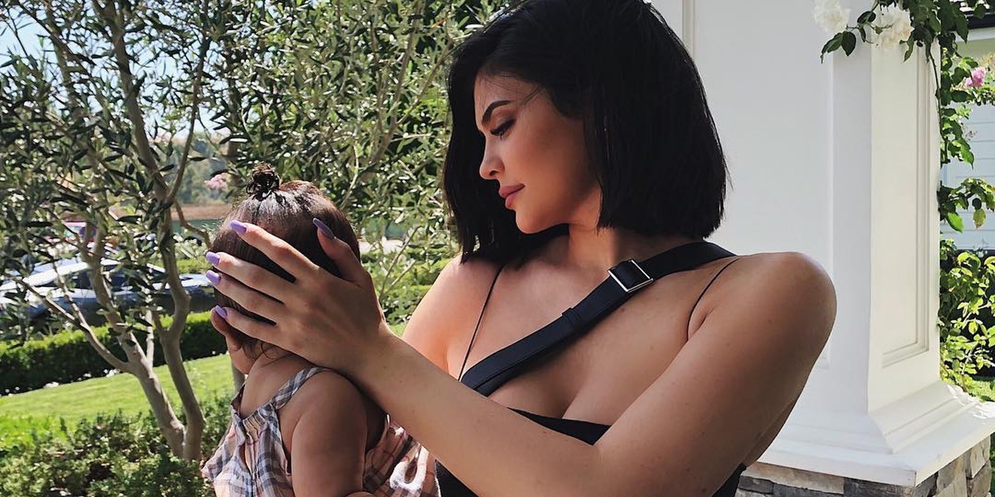 Kylie Jenner comparte un bonito y tierno vídeo de su hija Stormi gateando