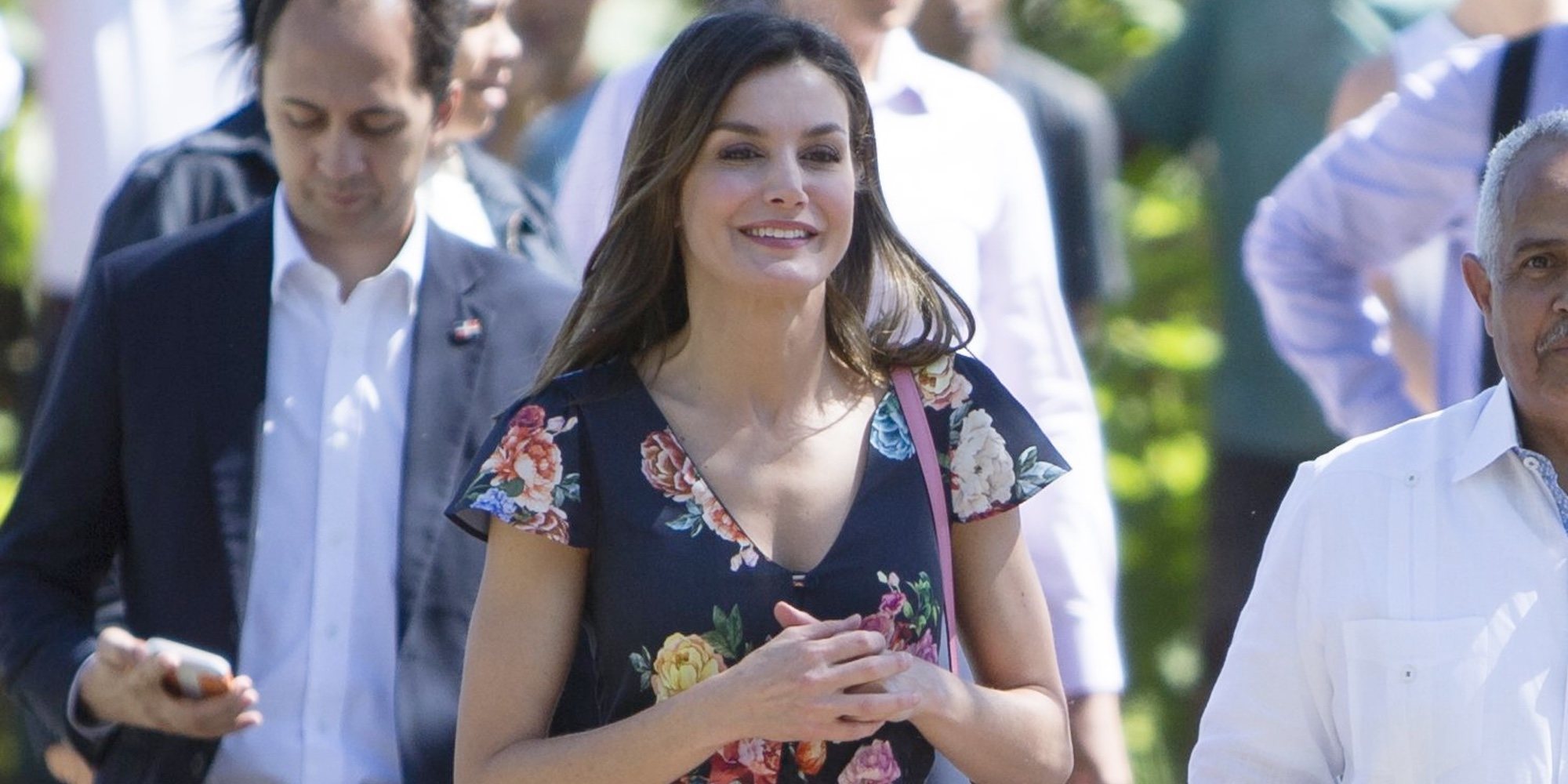 El Rey Felipe salva a la Reina Letizia de una pregunta 'incómoda' durante su posado de verano en Mallorca