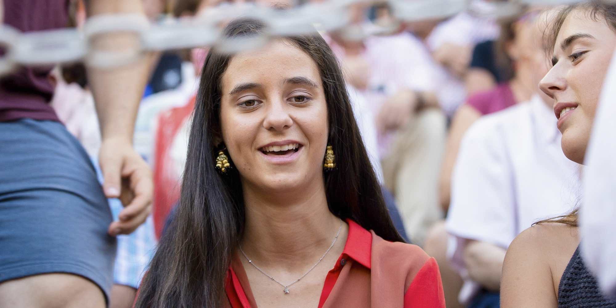 Victoria Federica, muy atenta a la faena de Andrés Roca Rey en Almería tras el polémico brindis