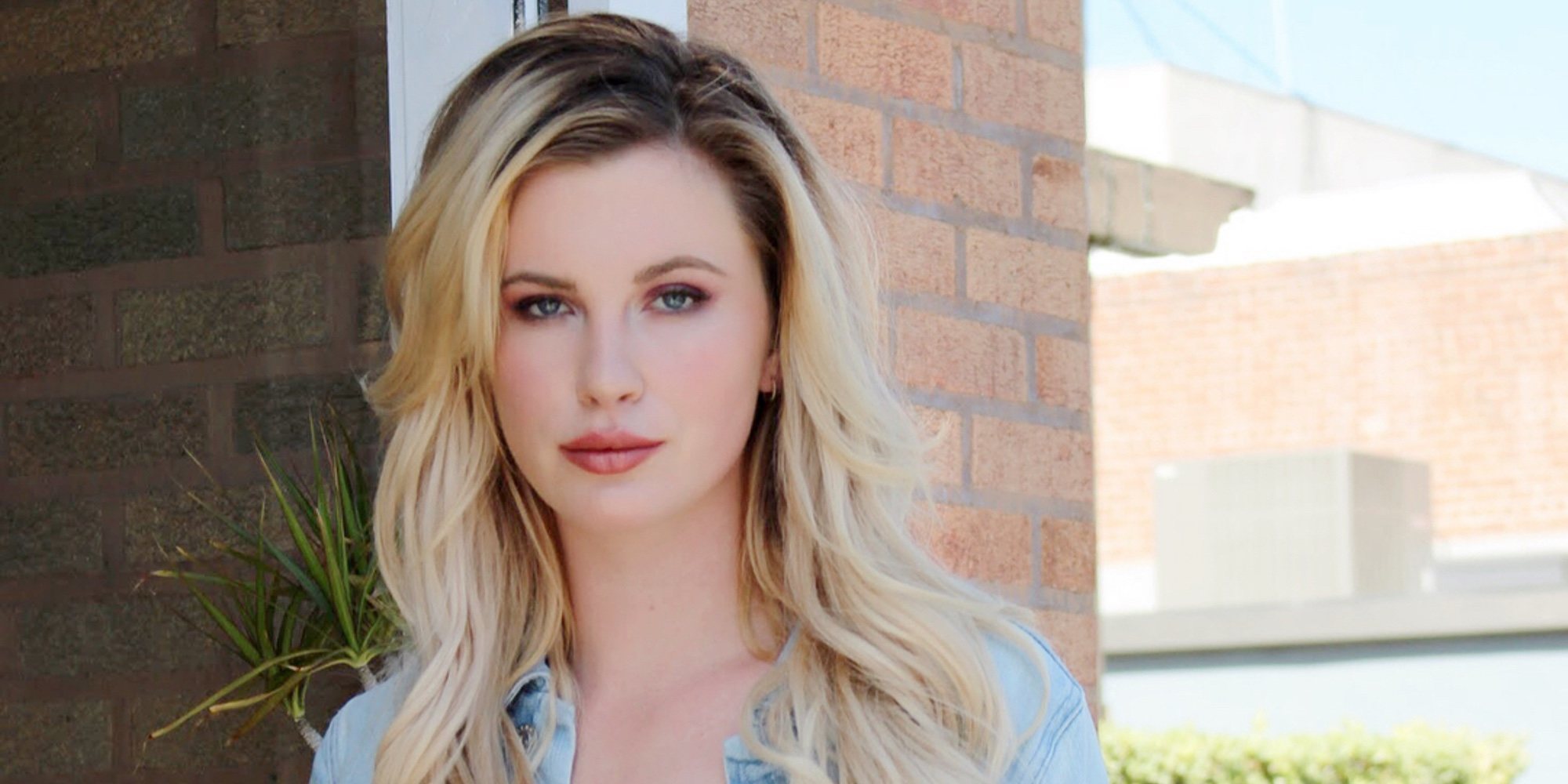 Ireland Baldwin se sincera y habla abiertamente sobre su lucha contra la anorexia