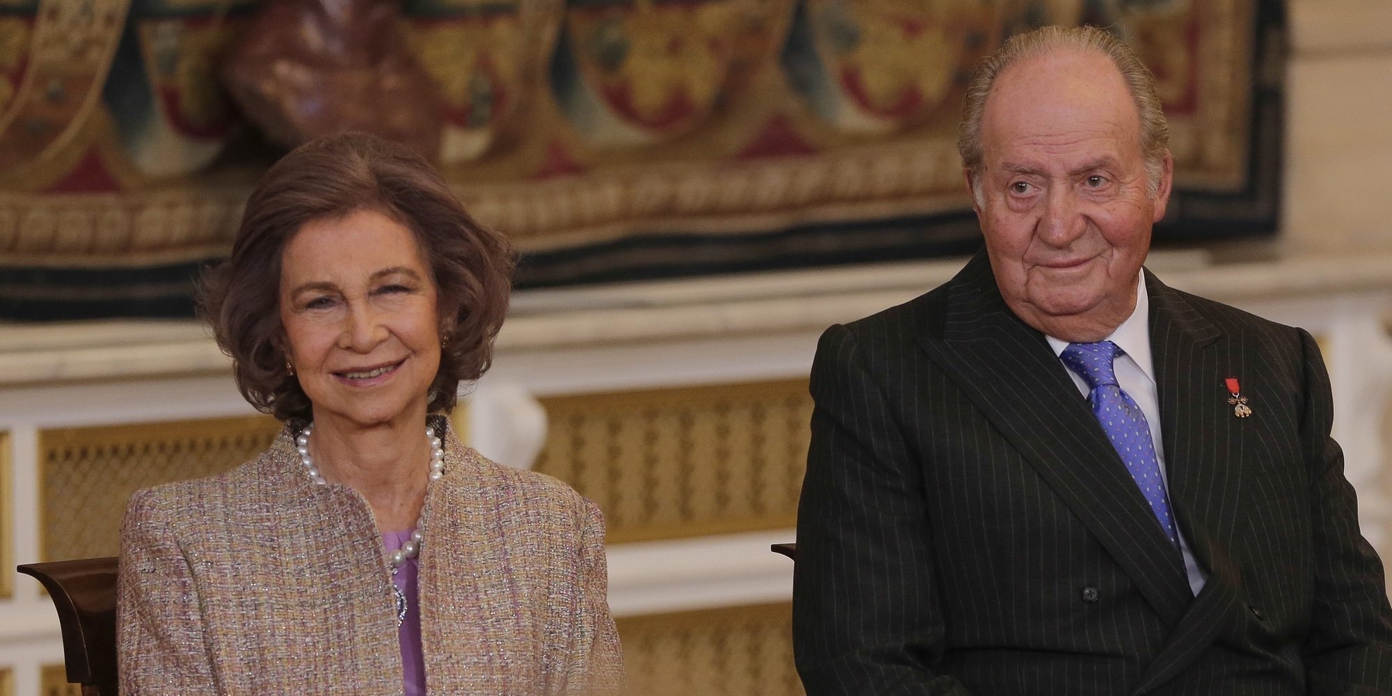 Los Reyes Juan Carlos y Sofía disfrutan cada uno por su lado del verano muy felices y rodeados de amigos