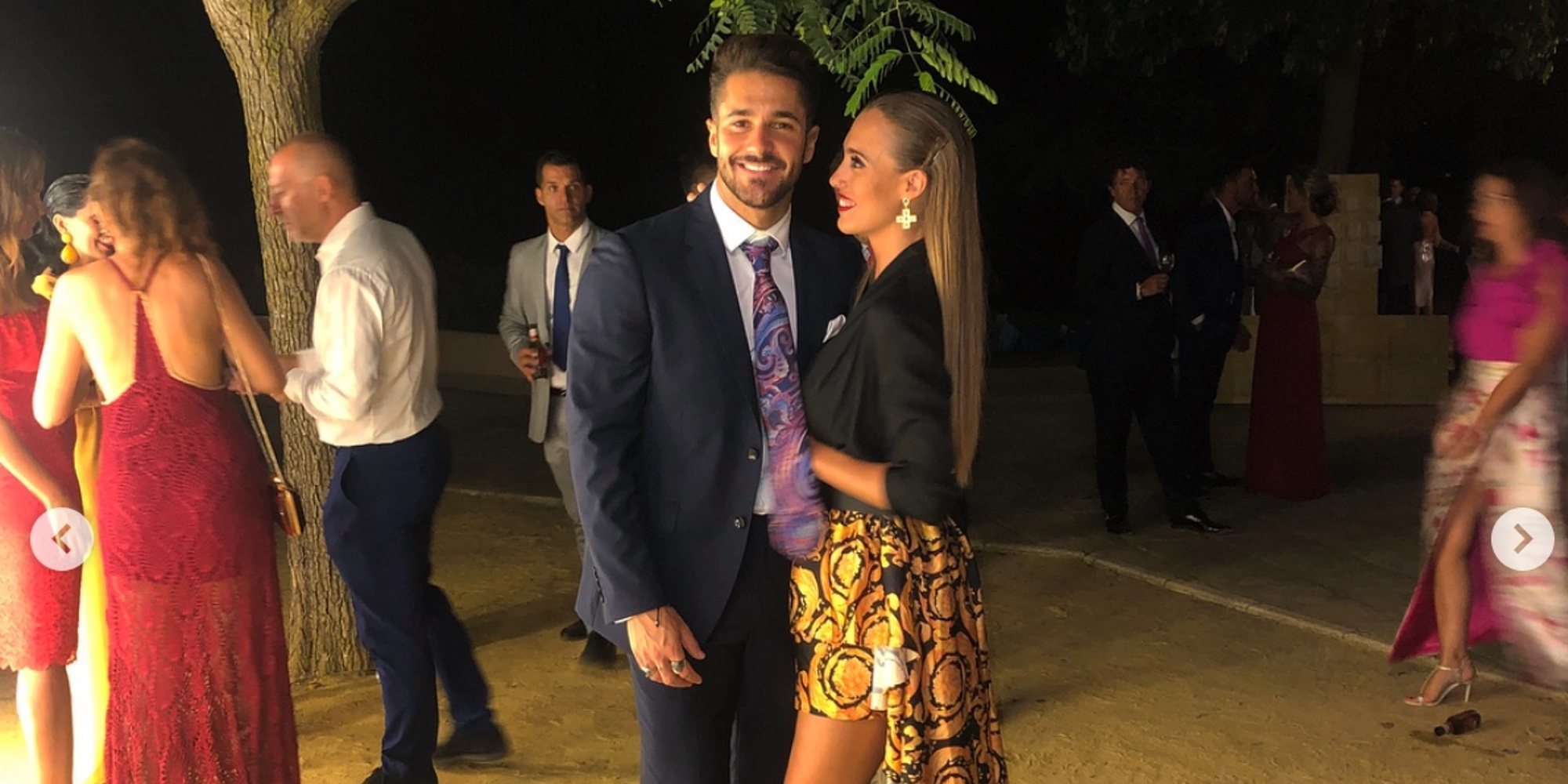 Hugo Paz está enamorado: asiste a la boda de su hermano con su novia Mel como acompañante