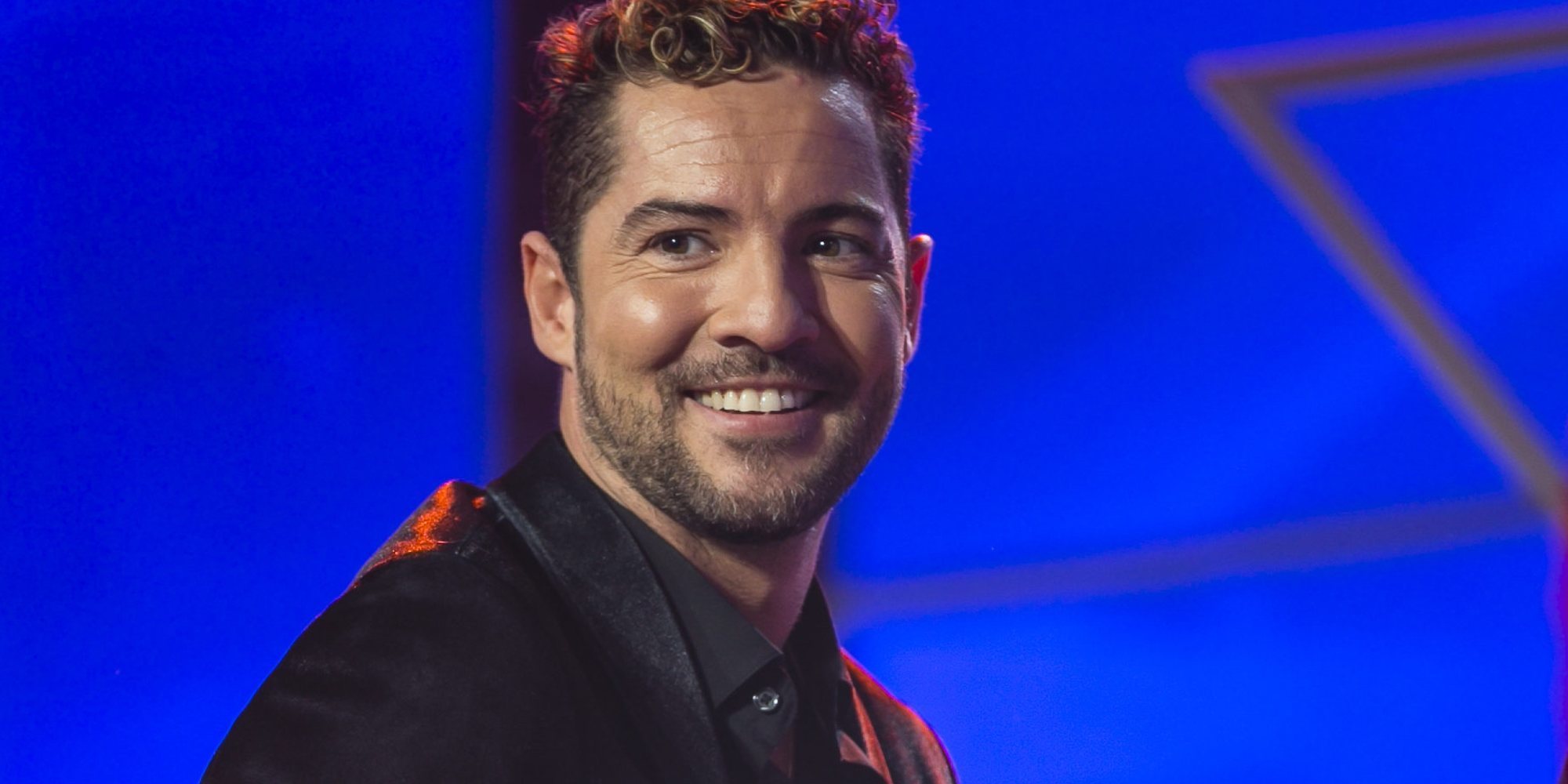 La pullita con la que David Bisbal intenta zanjar el encontronazo entre Rosanna Zanetti y Elena Tablada