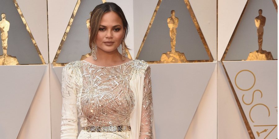 Chrissy Teigen confiesa que bebió demasiado alcohol después de dar a luz a su hija Luna