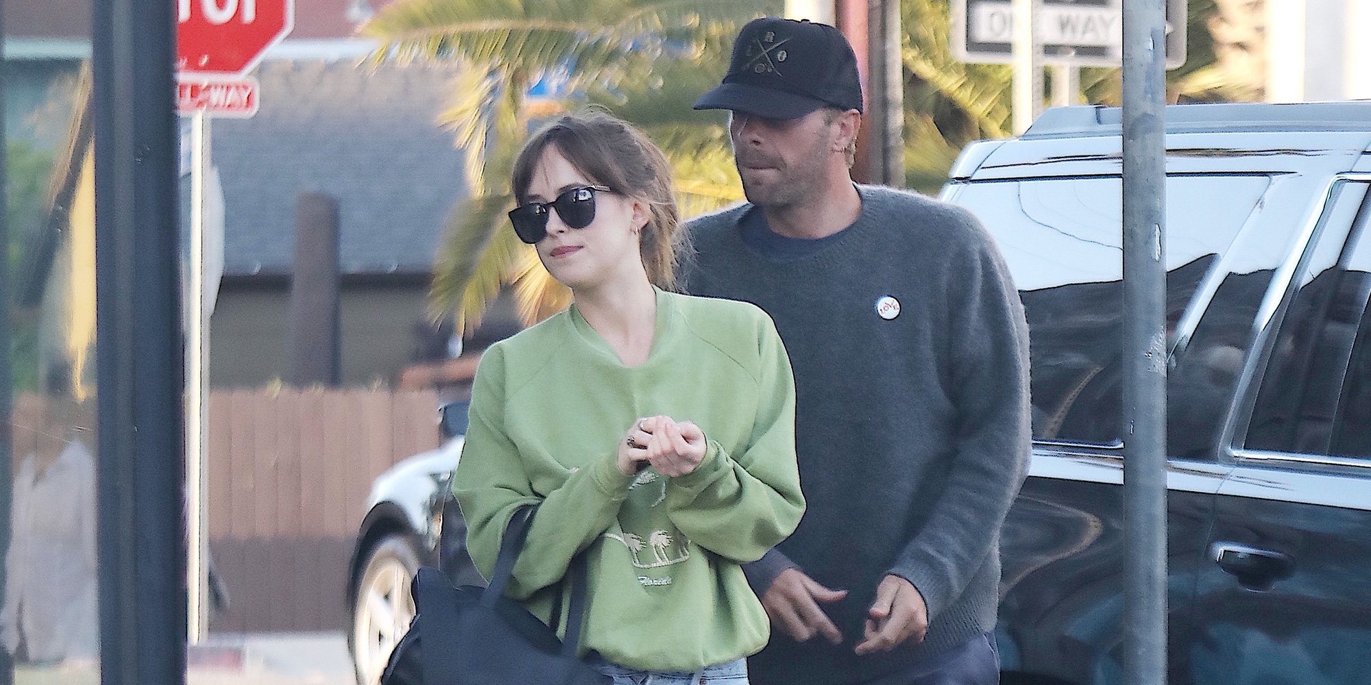 Dakota Johnson y Chris Martin se juran amor eterno con un tatuaje en común