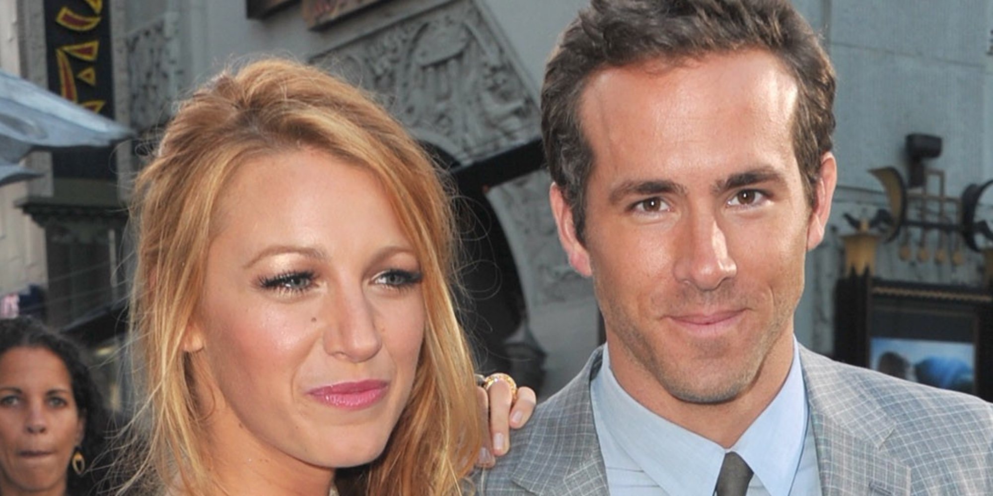 Blake Lively trolea a Ryan Reynolds con su foto en un camión el día de su aniversario