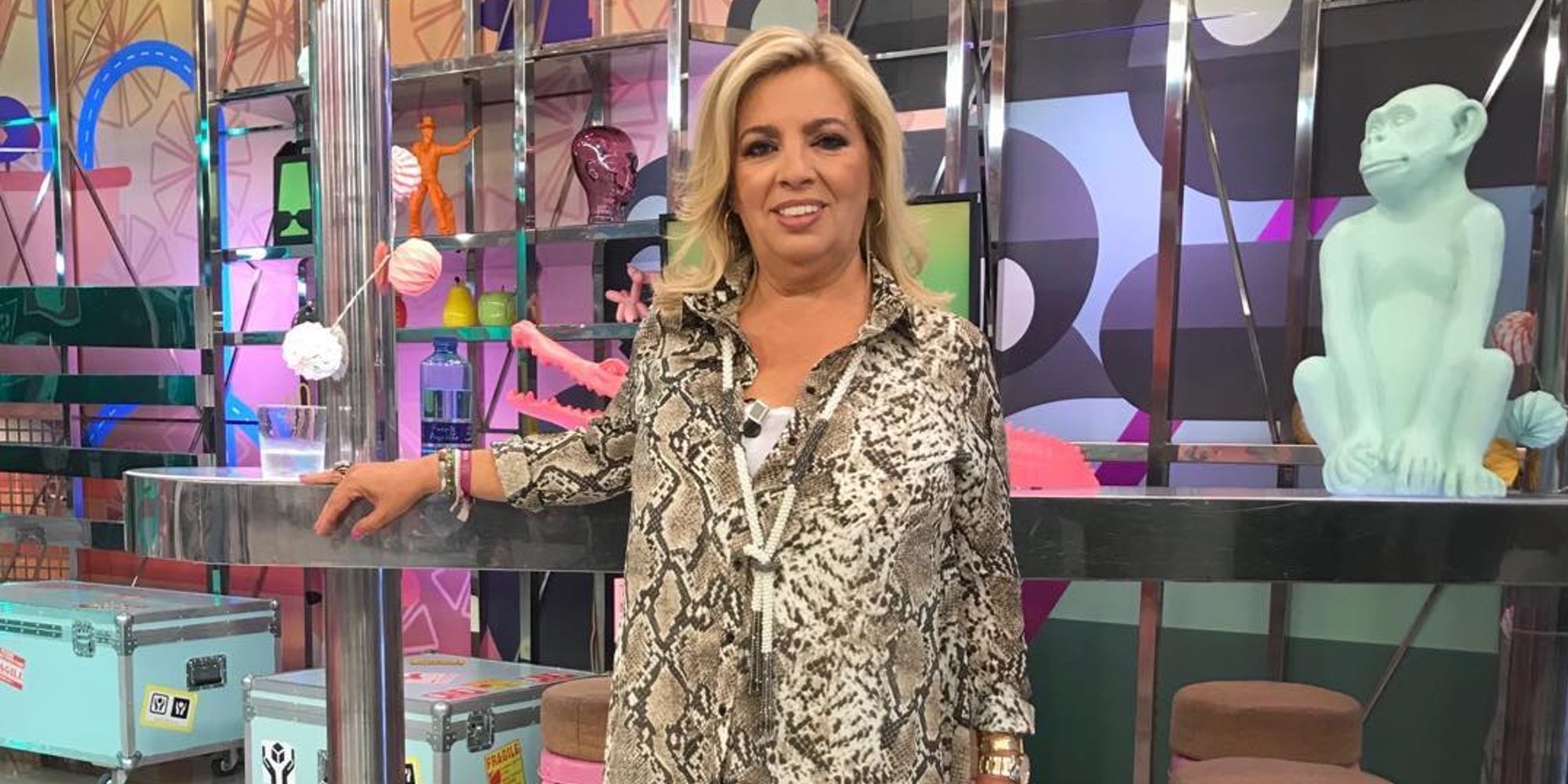 Carmen Borrego sale a la calle tapada con un pañuelo antes de que se desvele su cambio