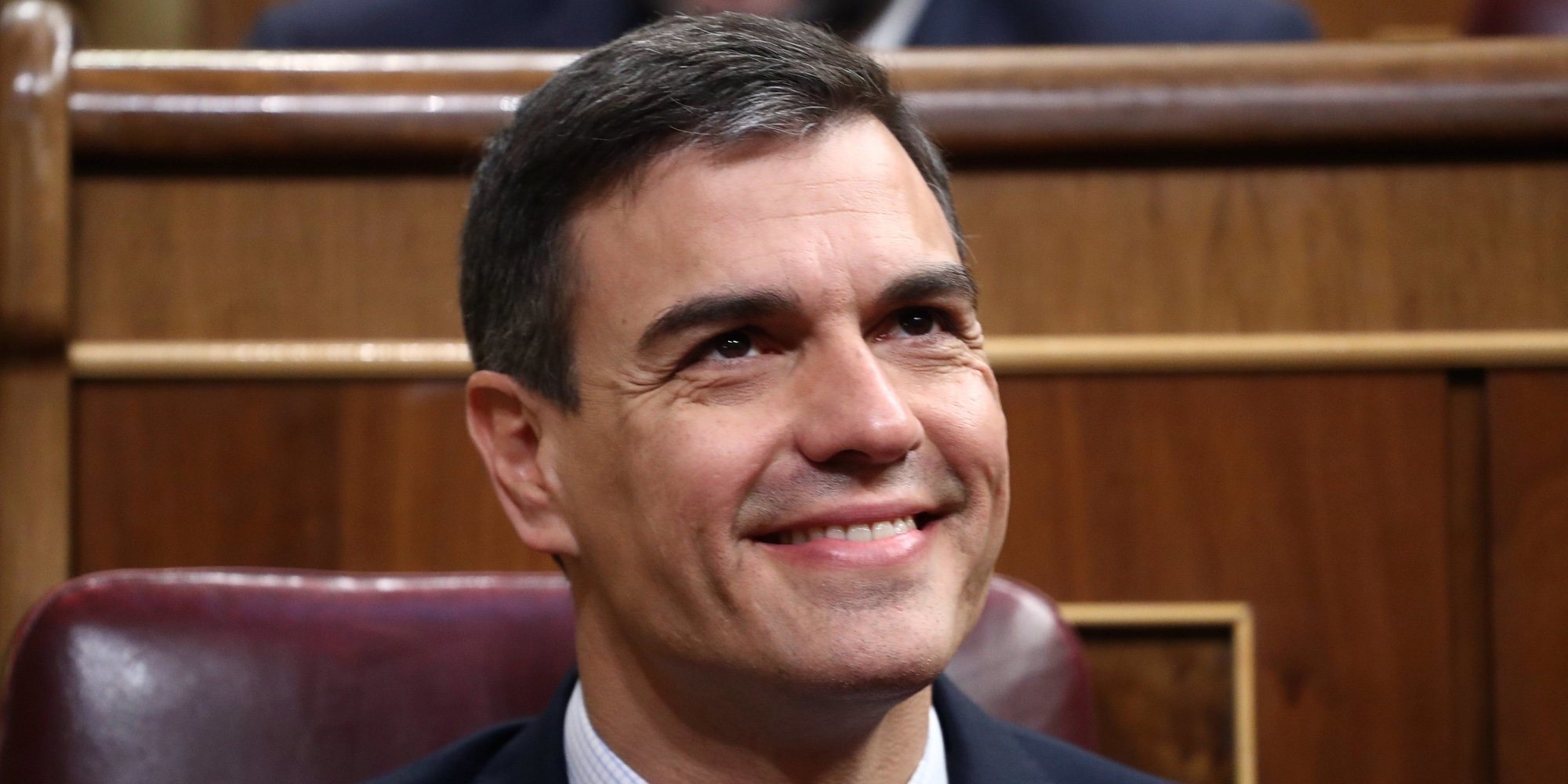 Pedro Sánchez se encuentra un bonito mensaje de sus hijas en su bloc de notas de Ministro