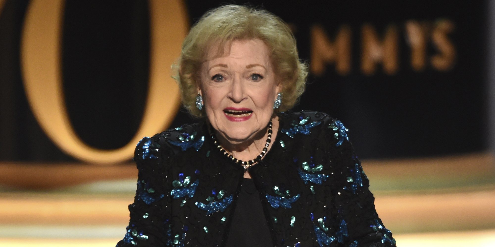 Betty White aparece por sorpresa en los Emmy 2018 para convertirse en la premiada más longeva de la historia