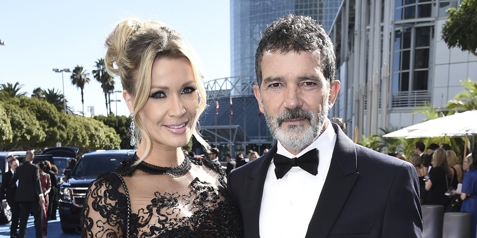 El aplauso de Antonio Banderas con toda su familia, una forma de responder a las críticas de los Emmy