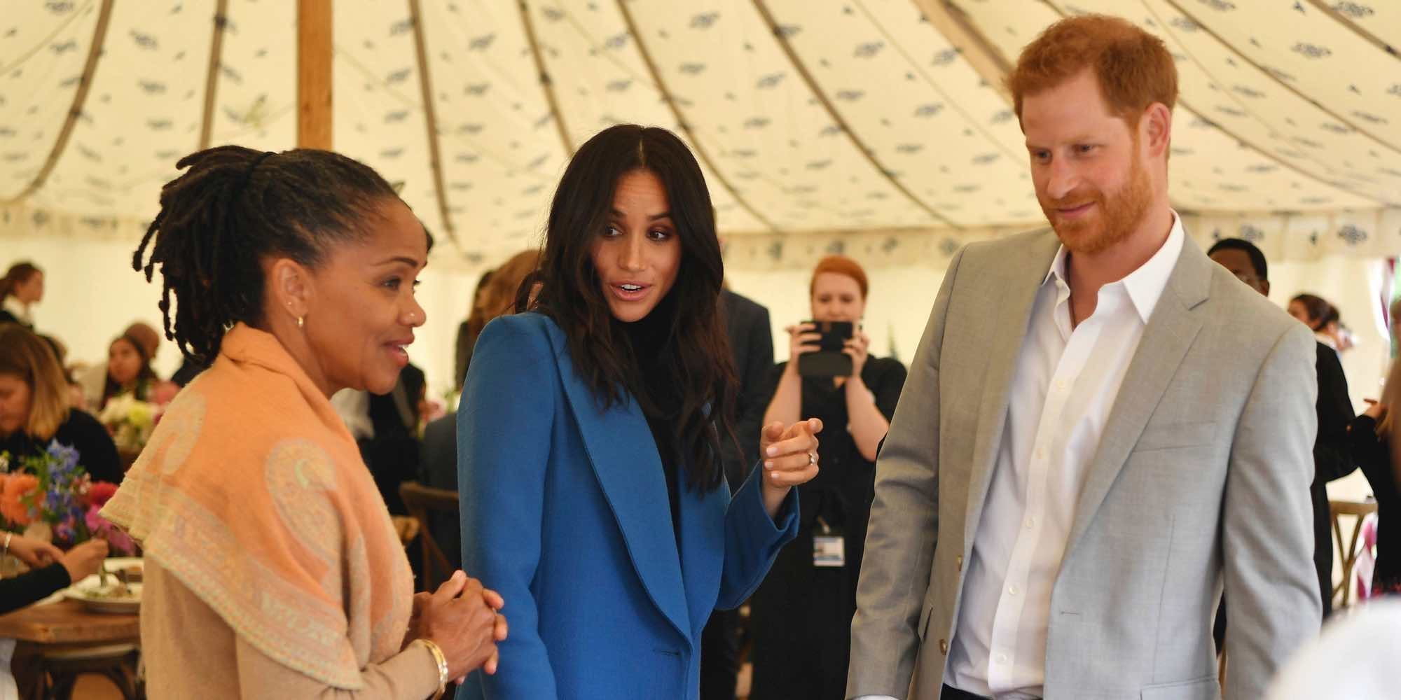 El día que la madre de Meghan Markle hizo sombra al Príncipe Harry en un acto oficial