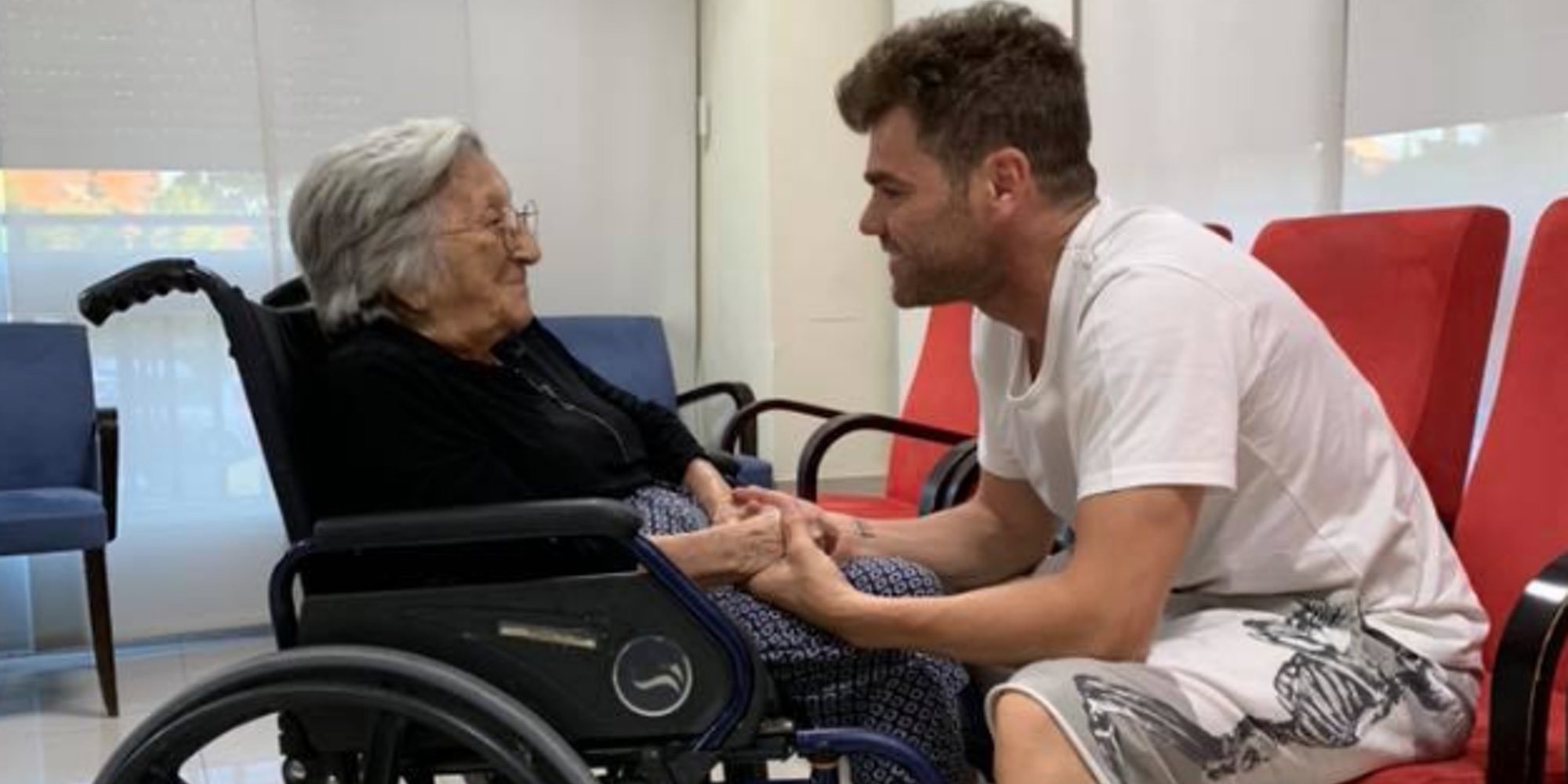 La tierna dedicatoria de Fonsi Nieto a su abuela en su 101 cumpleaños