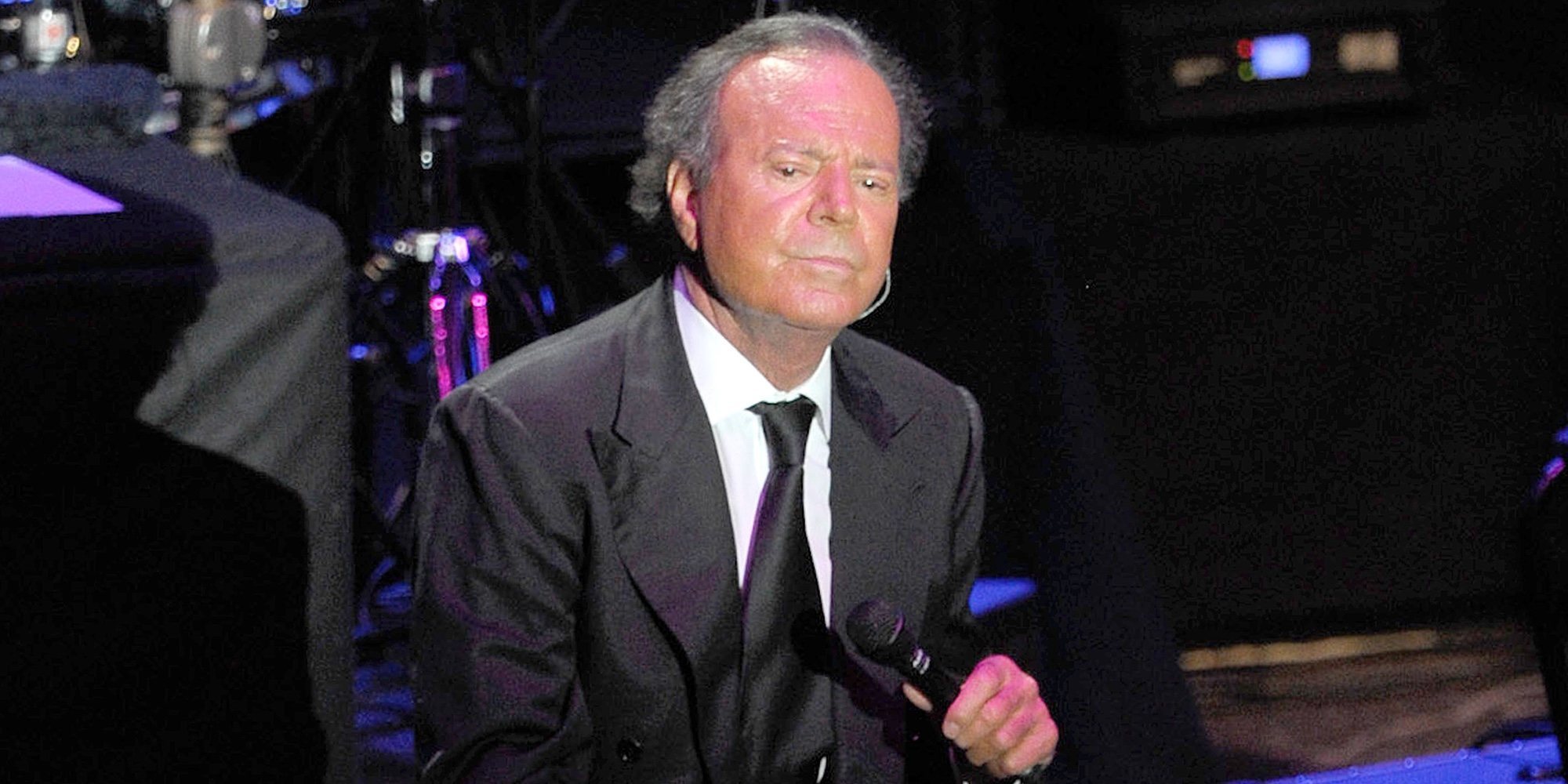 Julio Iglesias responde a la demanda de paternidad de Javier Santos