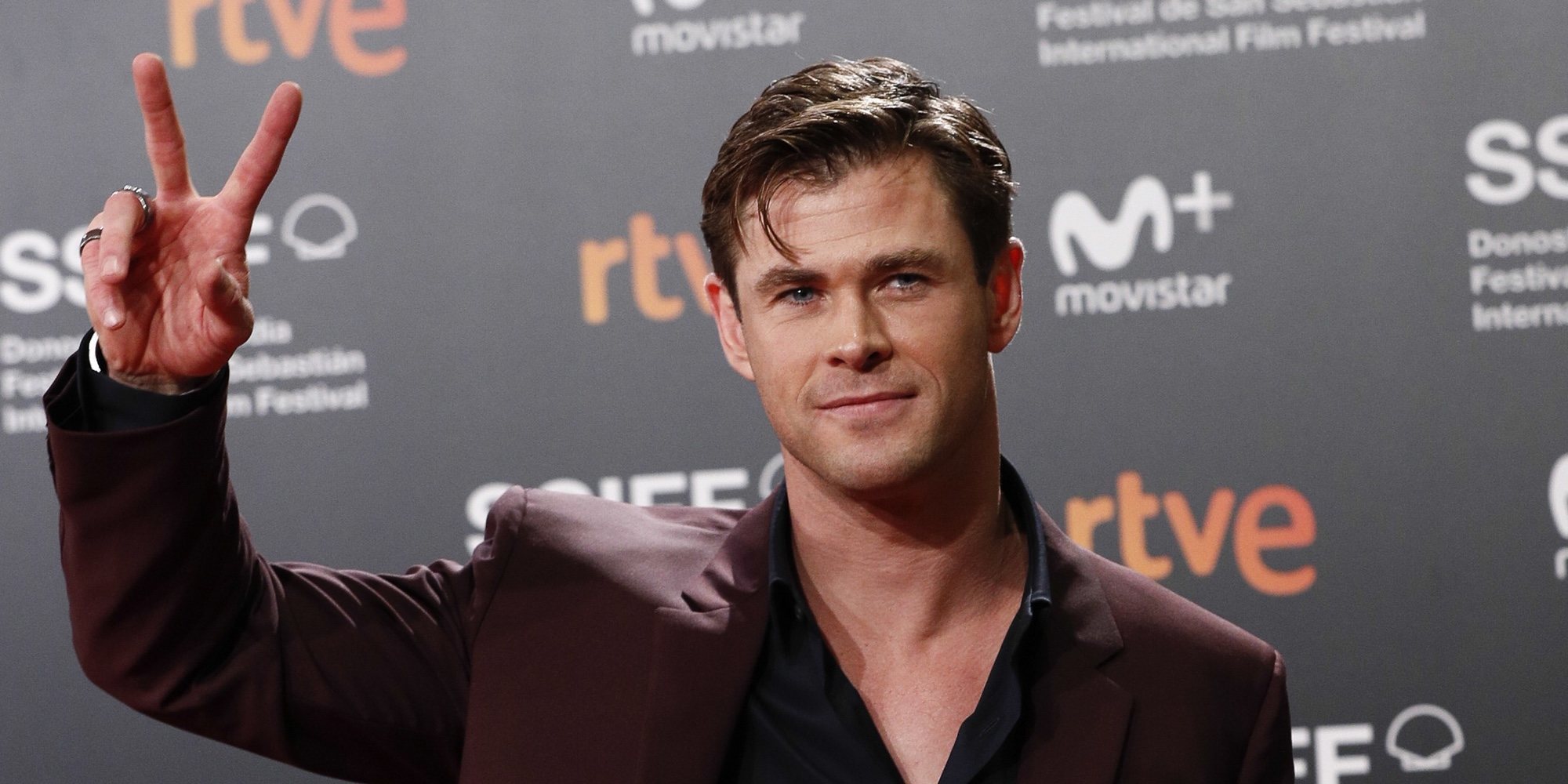 Chris Hemsworth acapara todas las miradas en el Festival de San Sebastián sin Elsa Pataky