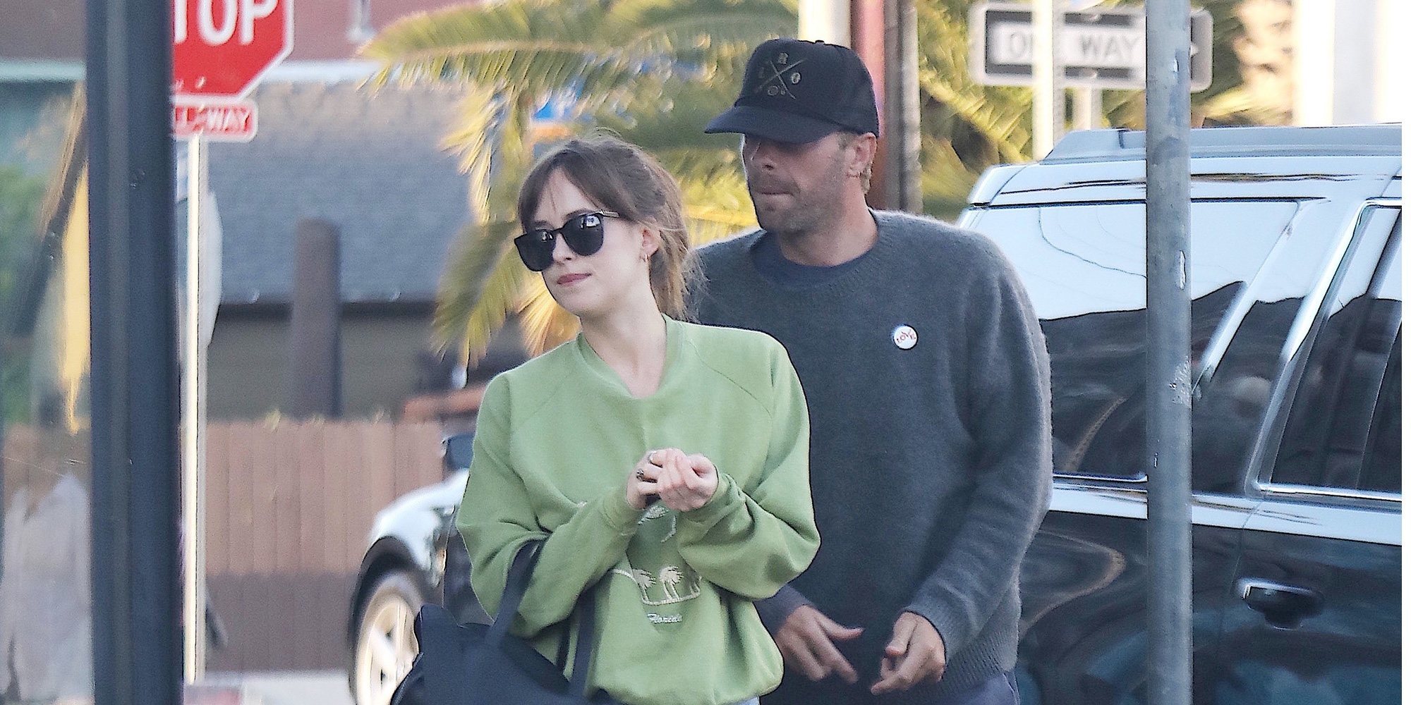 Dakota Johnson desmiente estar embarazada de Chris Martin