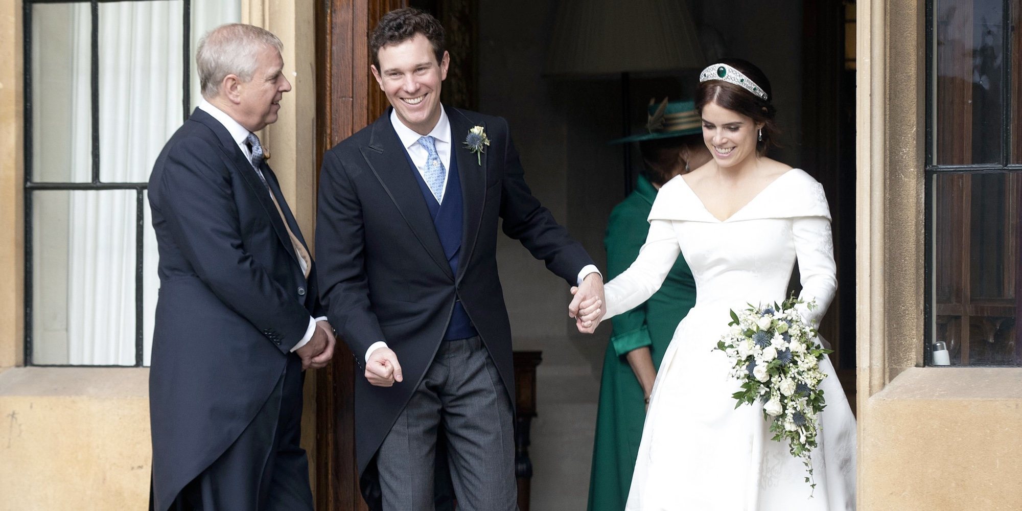 Las fotos oficiales de la boda de Eugenia de York y Jack Brooksbank: dos vestidos, la sobrina traviesa y una reconciliación