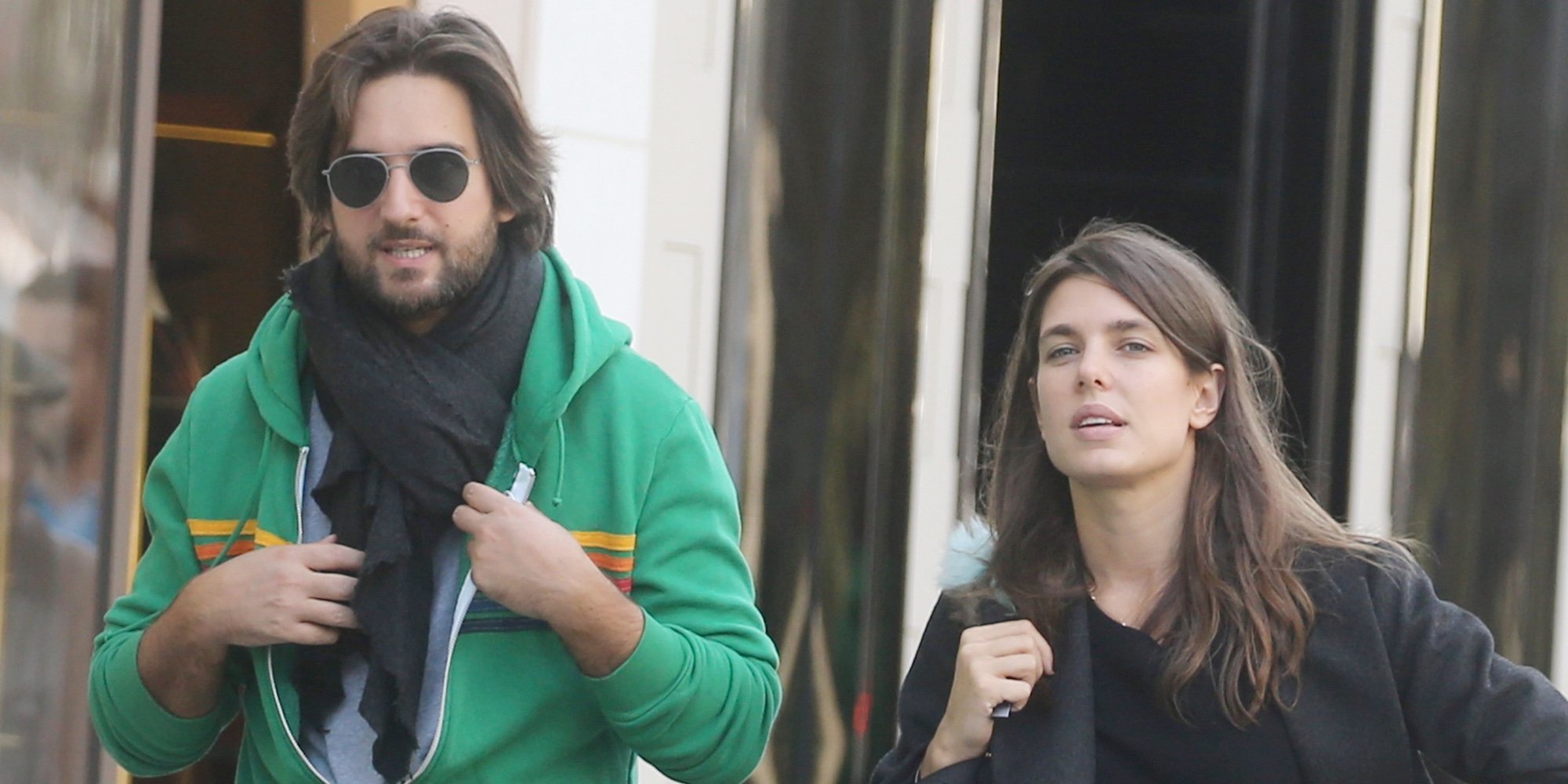 El primer paseo de Carlota Casiraghi y Dimitri Rassam con su hijo Balthazar