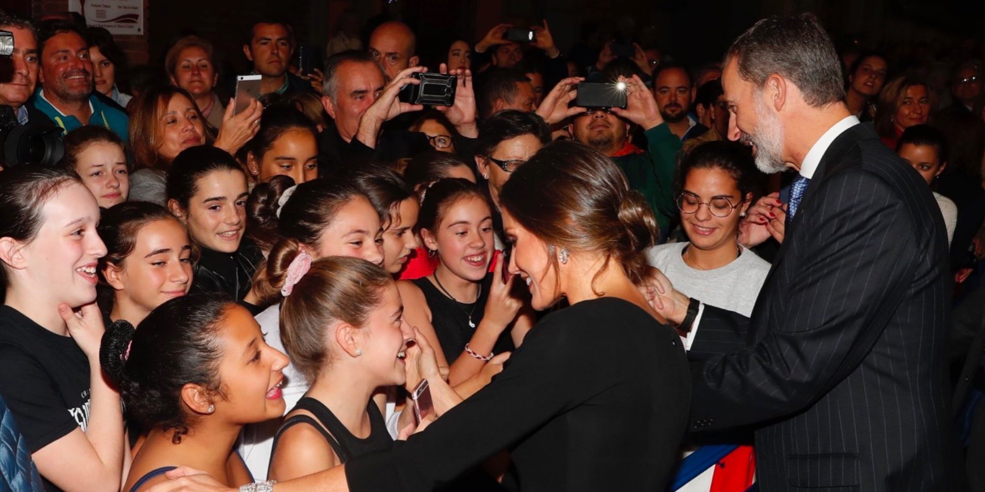 Los Reyes Felipe y Letizia en Oviedo: del encuentro con Scorsese a la anécdota con las niñas del ballet