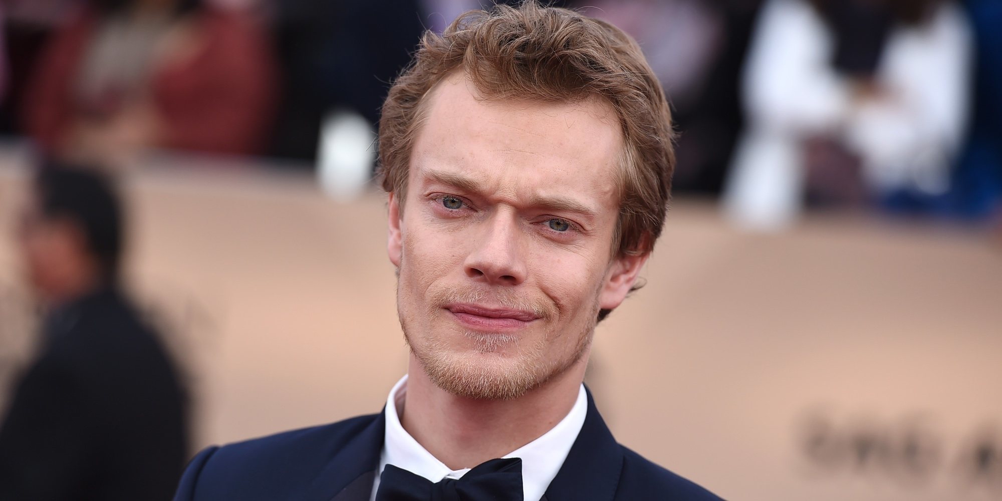 Alfie Allen se convierte en padre por primera vez