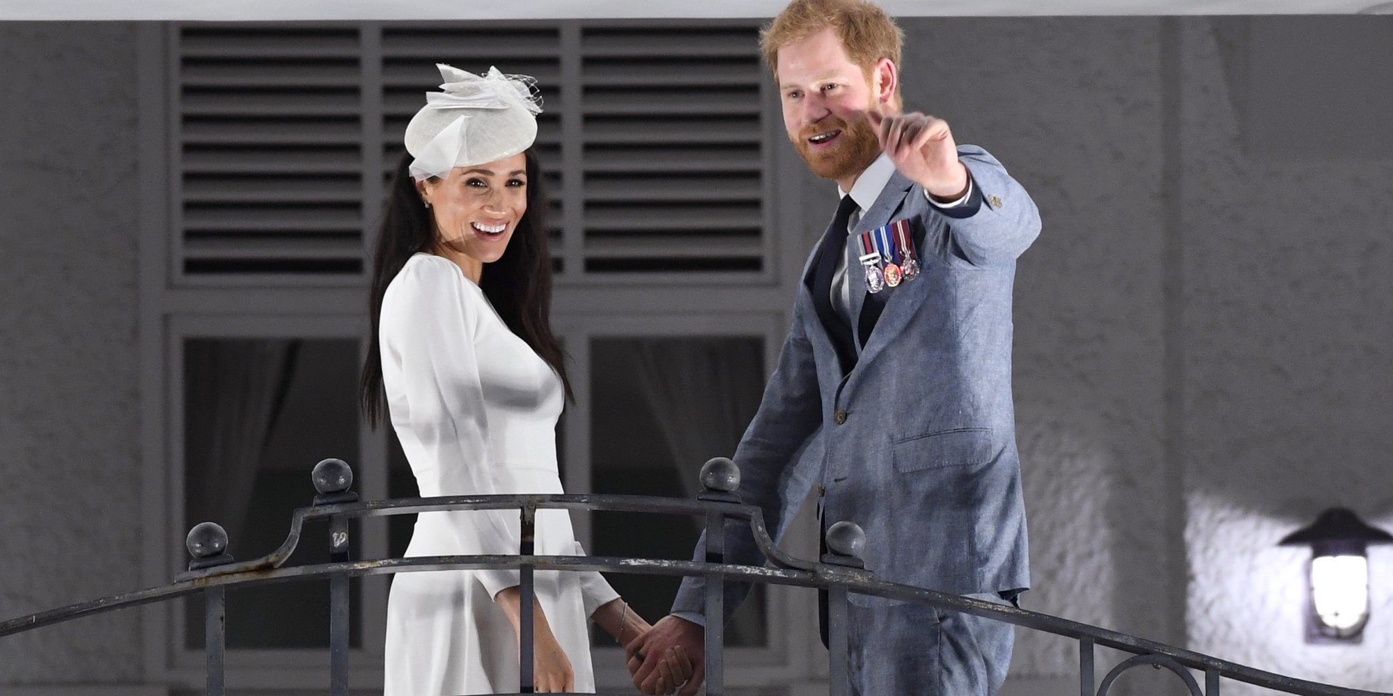 El Príncipe Harry y Meghan Markle en Fiji: ventolera, recuerdo a sus abuelos y cena de gala