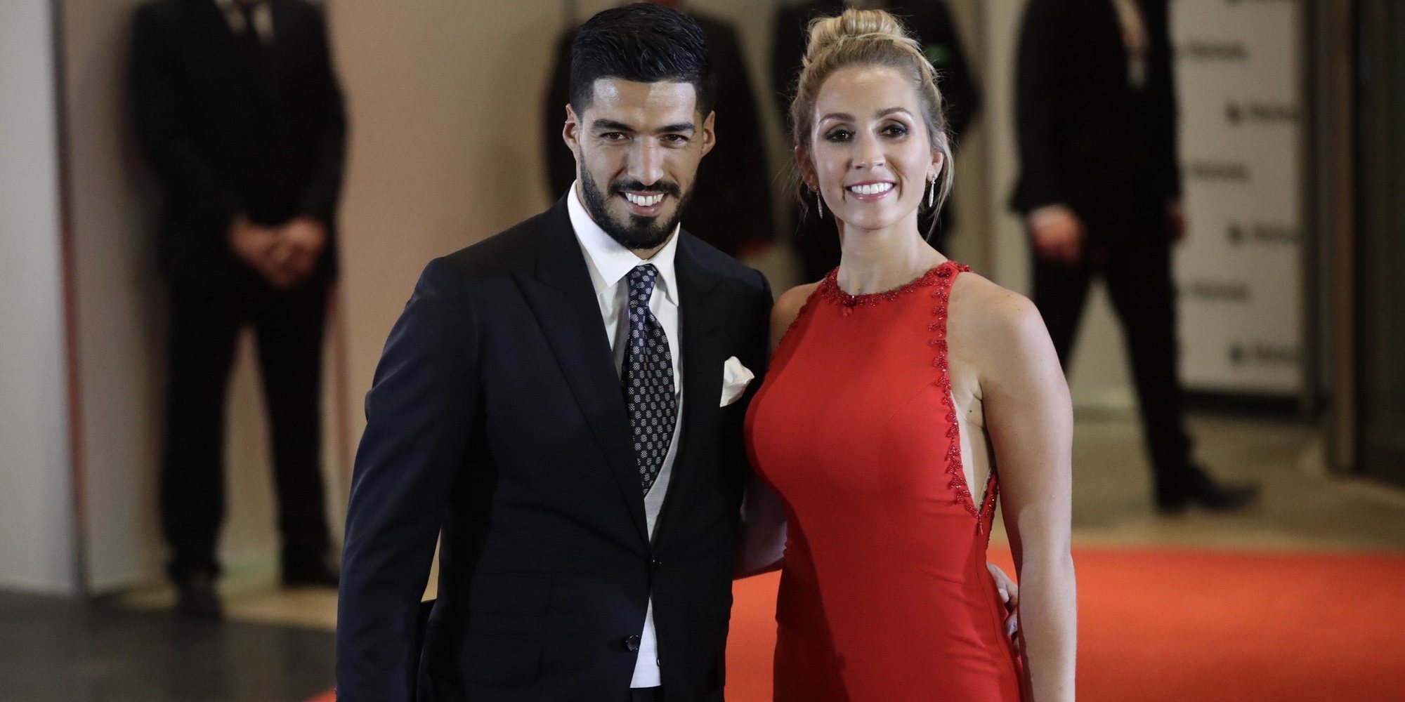 Sofía Balbi y Luis Suárez posan con su 'familia soñada' tras el nacimiento de su tercer hijo