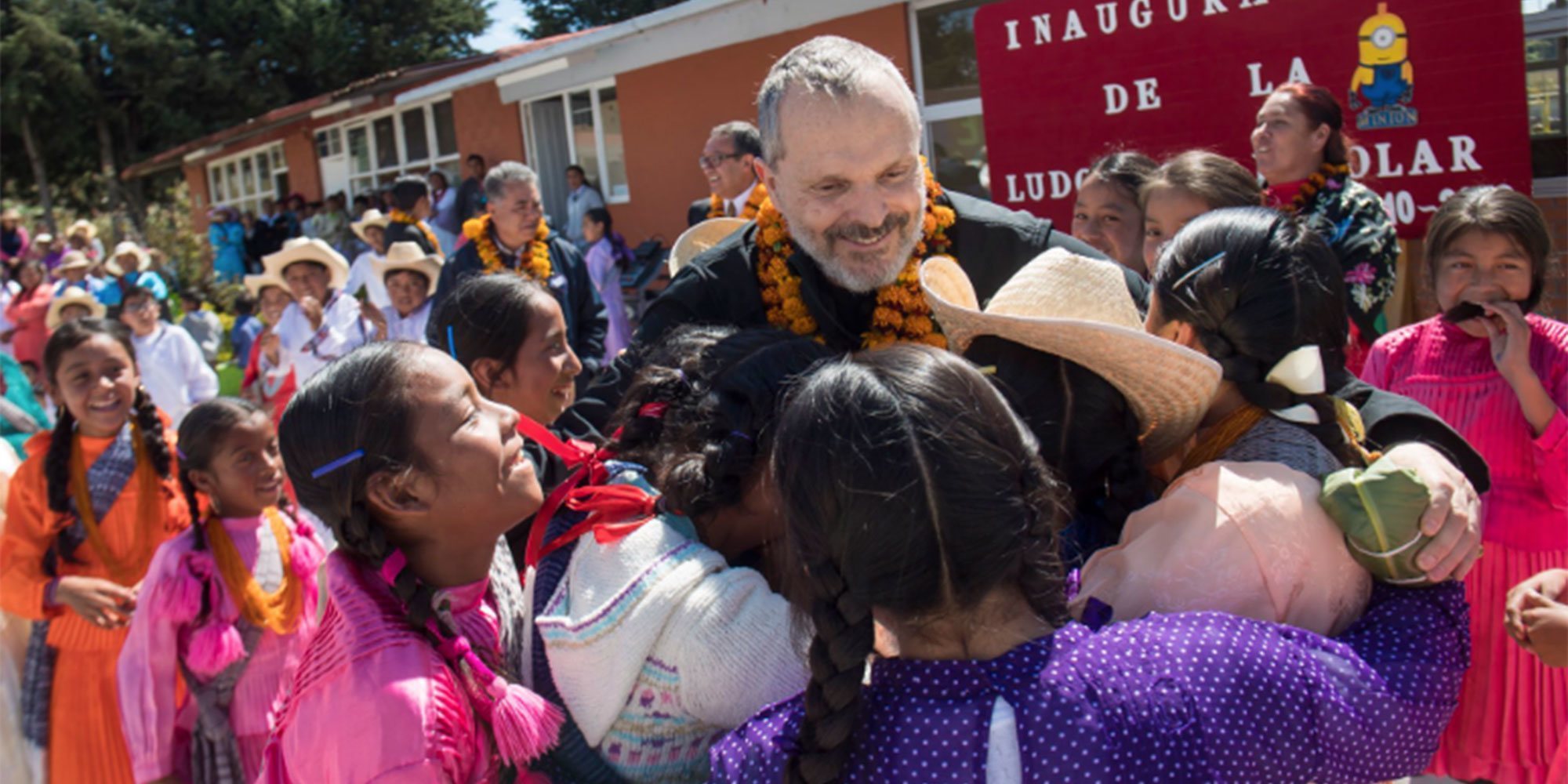 Miguel Bosé continúa con su vida en México ajeno a su polémica ruptura con Nacho Palau