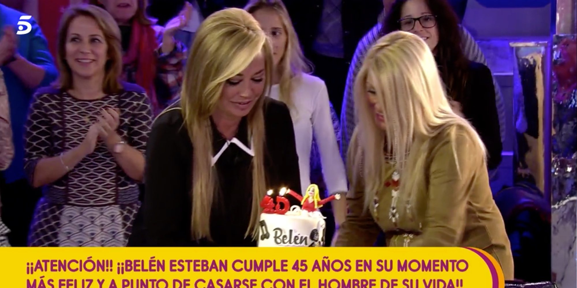 Así celebró Belén Esteban su 45 cumpleaños en 'Sálvame' con mosqueo con Rafa Mora incluido