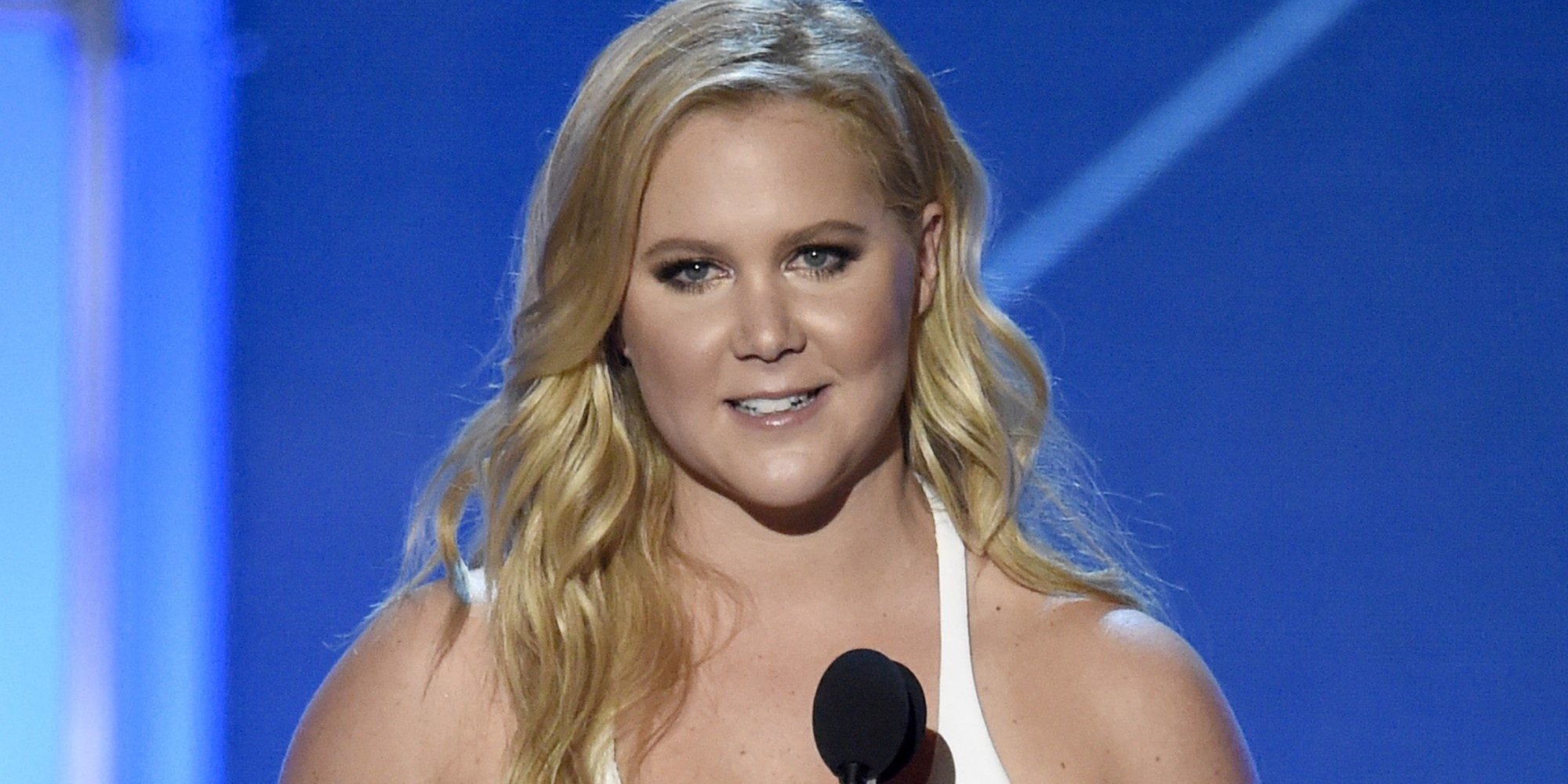 Amy Schumer presume de barriguita a pesar de todas las complicaciones que está teniendo durante su embarazo