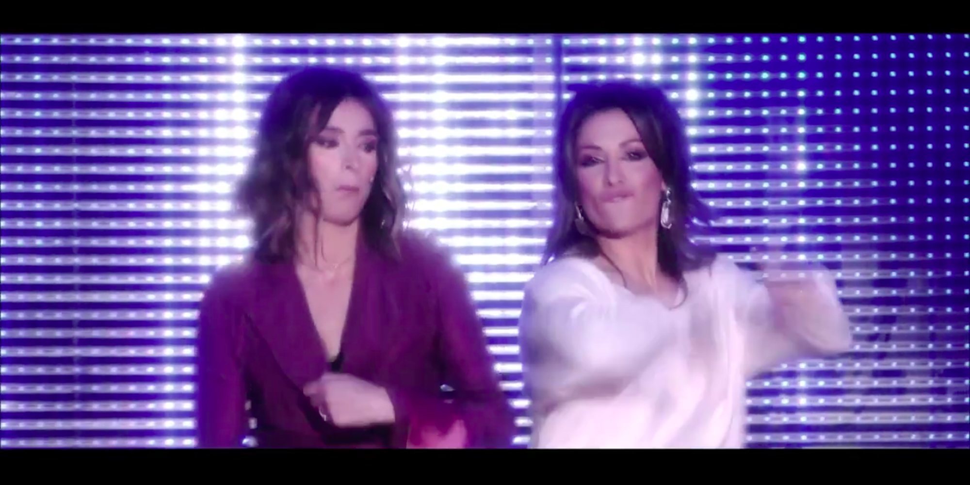 Sandra Barneda y Nagore Robles improvisan un baile en el plató de 'El Debate de GH VIP' que termina en beso