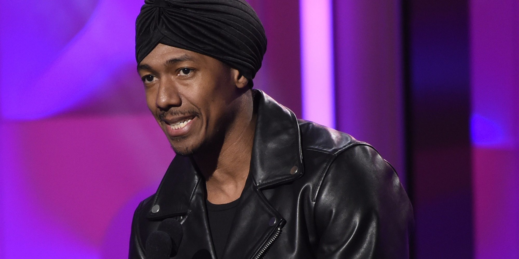 Nick Cannon publica tuits homófobos de otras cómicas para defender a Kevin Hart