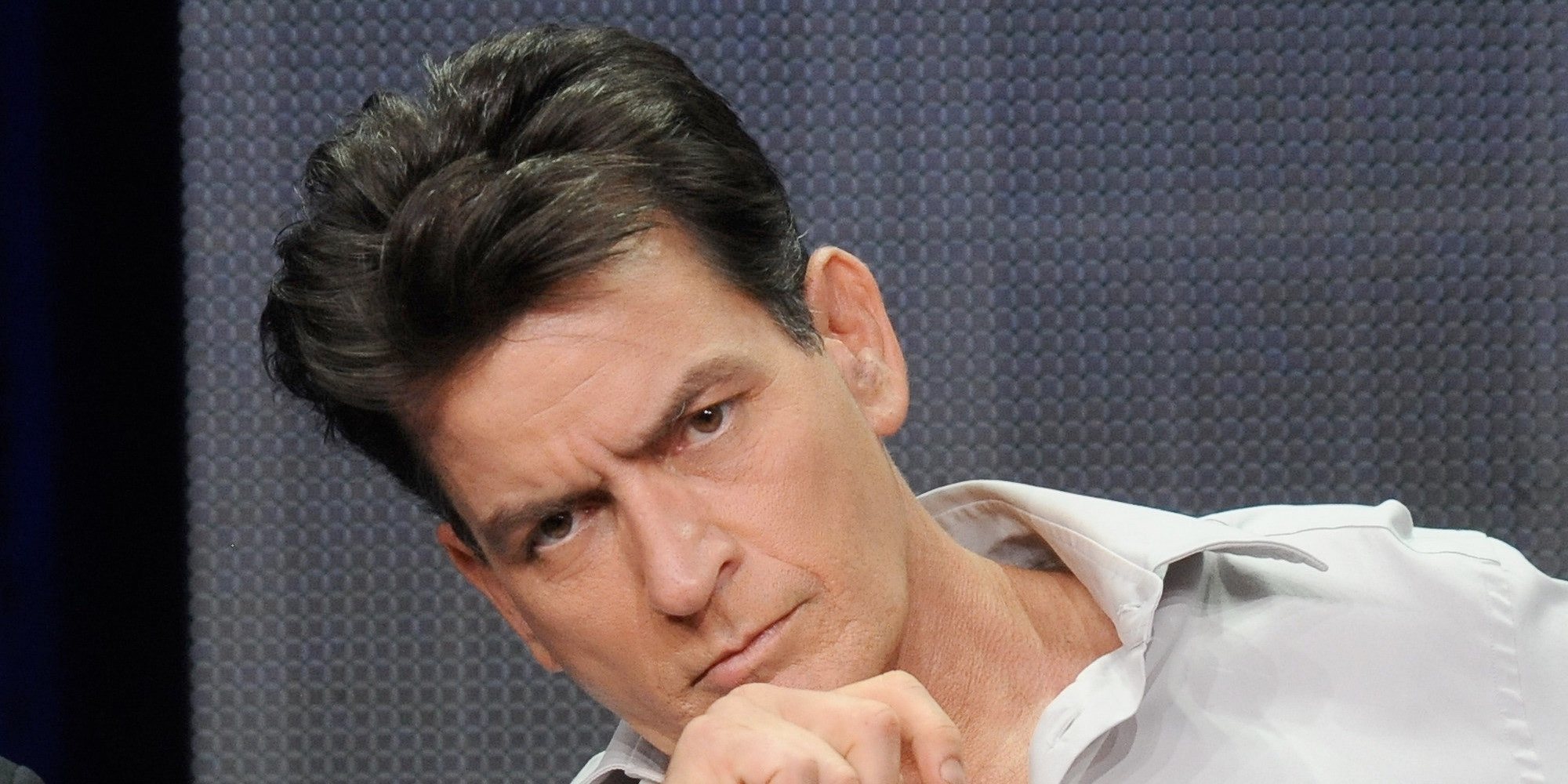 Charlie Sheen celebra que lleva un año libre de drogas y alcohol