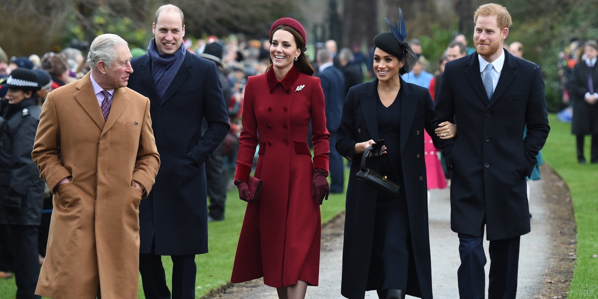 Sonrisas y naturalidad: La Familia Real Británica acude a la Misa de Navidad de Sandringham