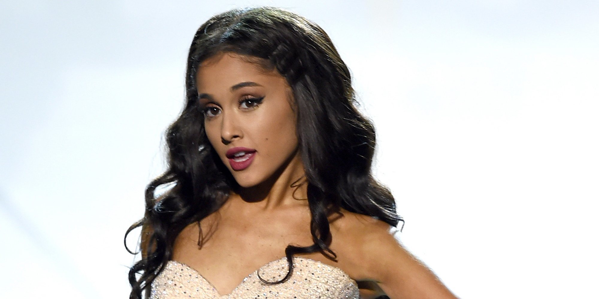 Ariana Grande rechaza el título de 'Dama' que le ofreció la Reina Isabel II