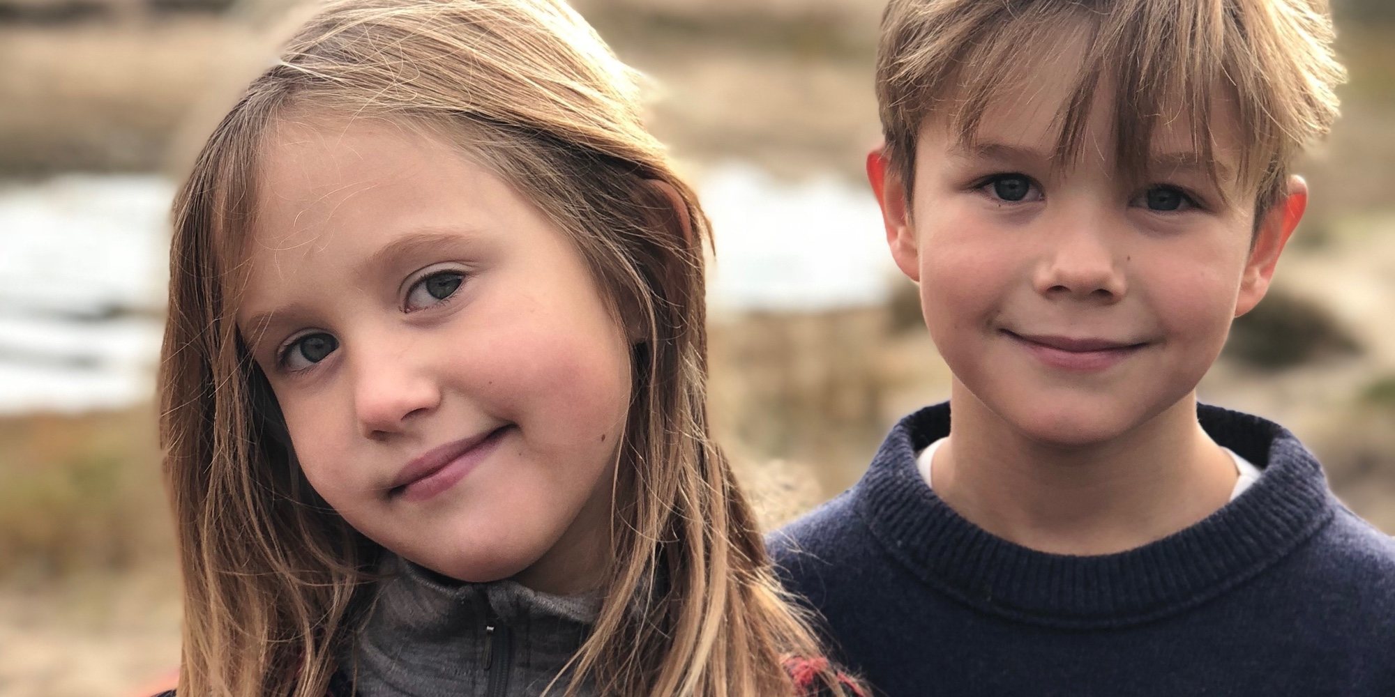 Vicente y Josefina de Dinamarca, dos tiernos y adorables hermanos en la celebración de su 8 cumpleaños