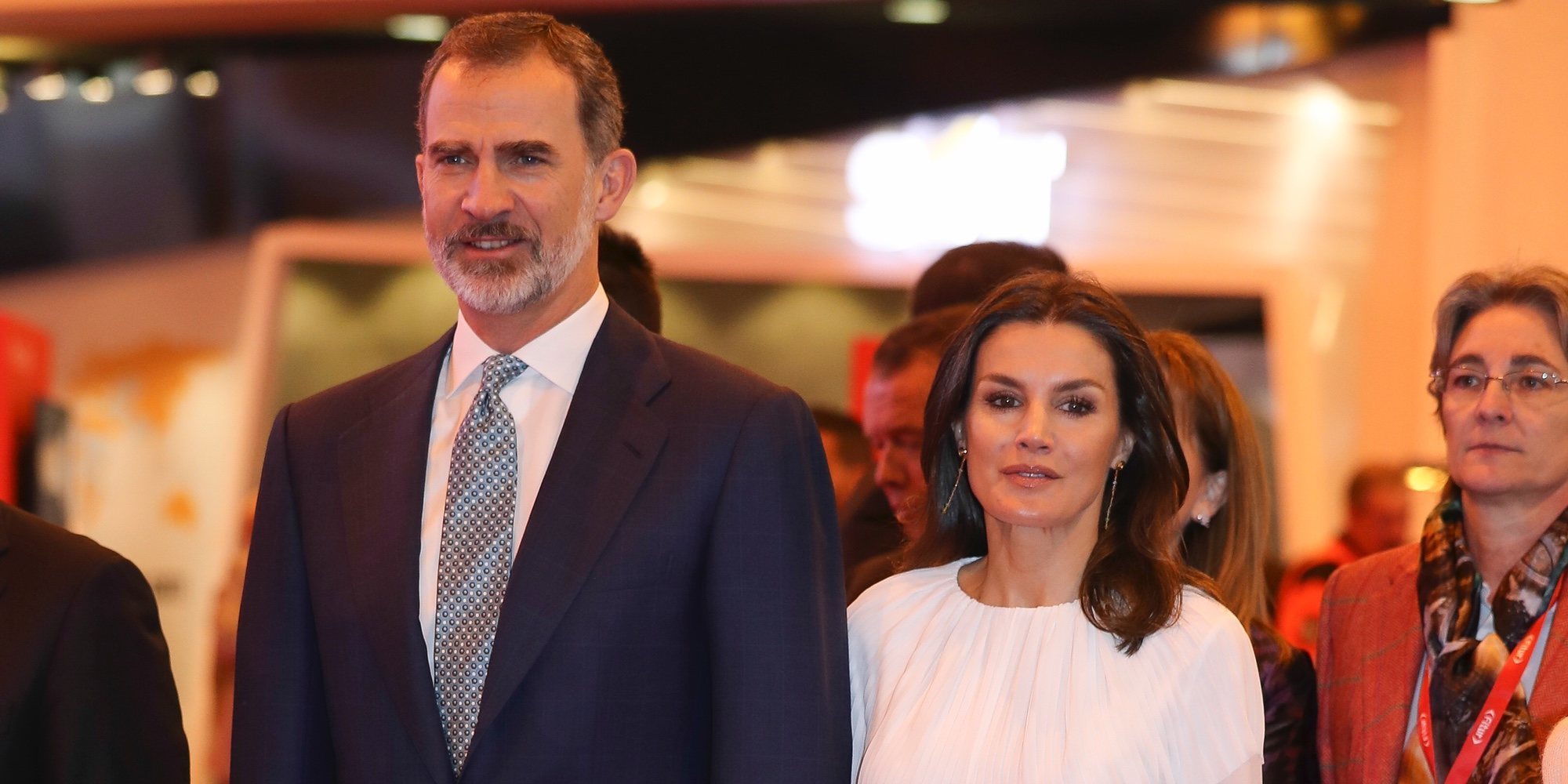 Los Reyes Felipe y Letizia inauguran una accidentada edición de FITUR tras tener que entrar por un lateral