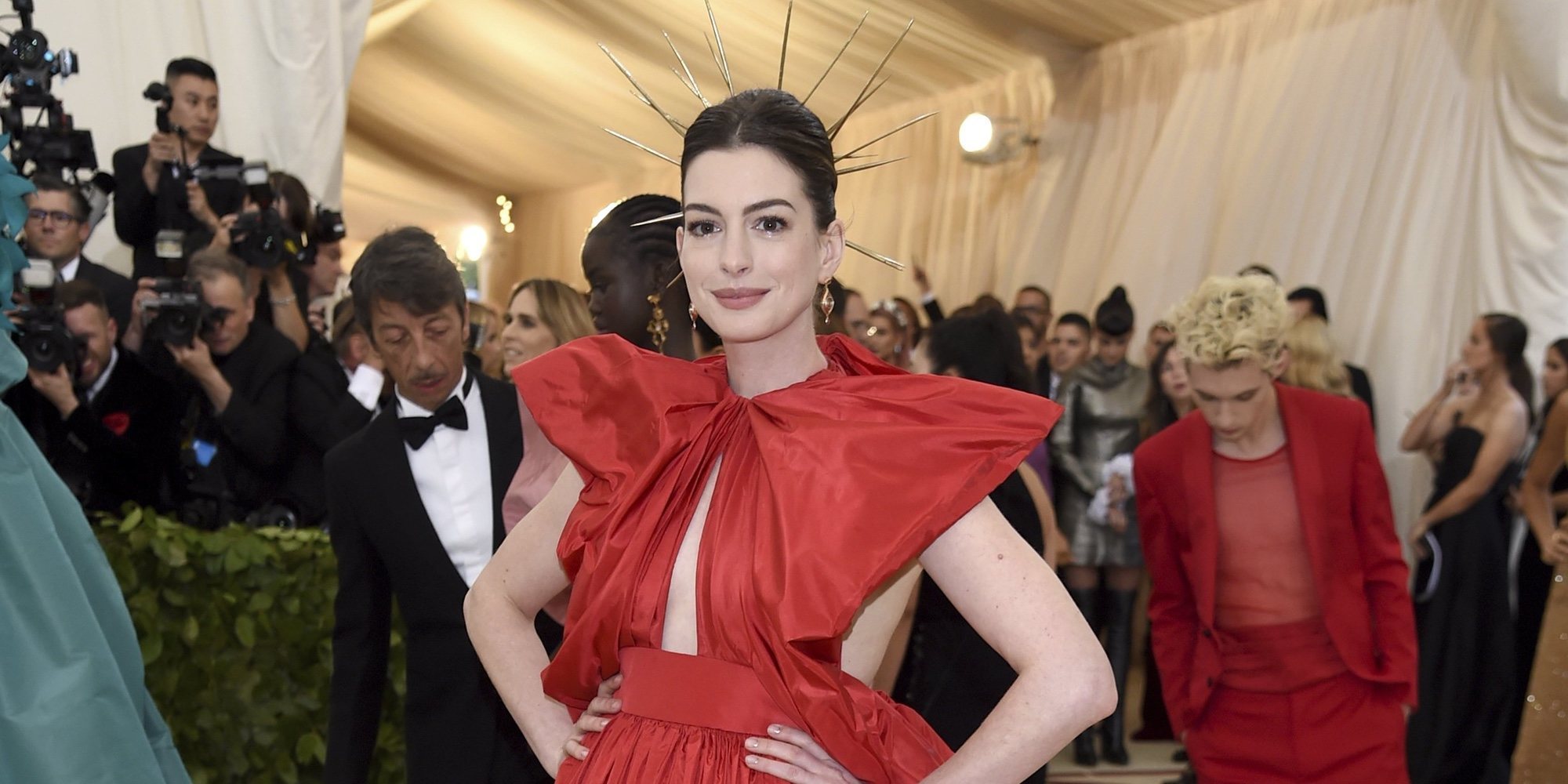 Anne Hathaway explica los motivos por los que va a estar 18 años sin beber alcohol