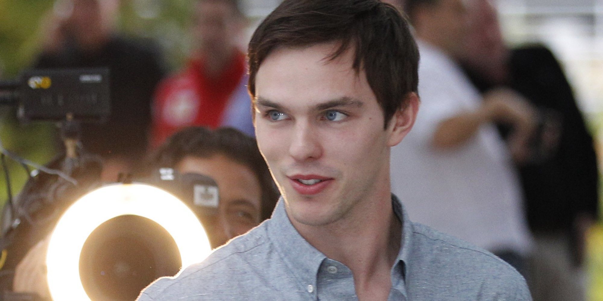 Nicholas Hoult admite que para él Jennifer Lawrence es como "de la familia"