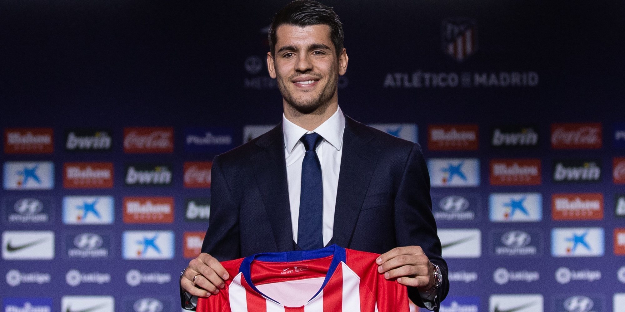 Álvaro Morata se convierte en el nuevo delantero de Atlético de Madrid ante a atenta mirada de su familia