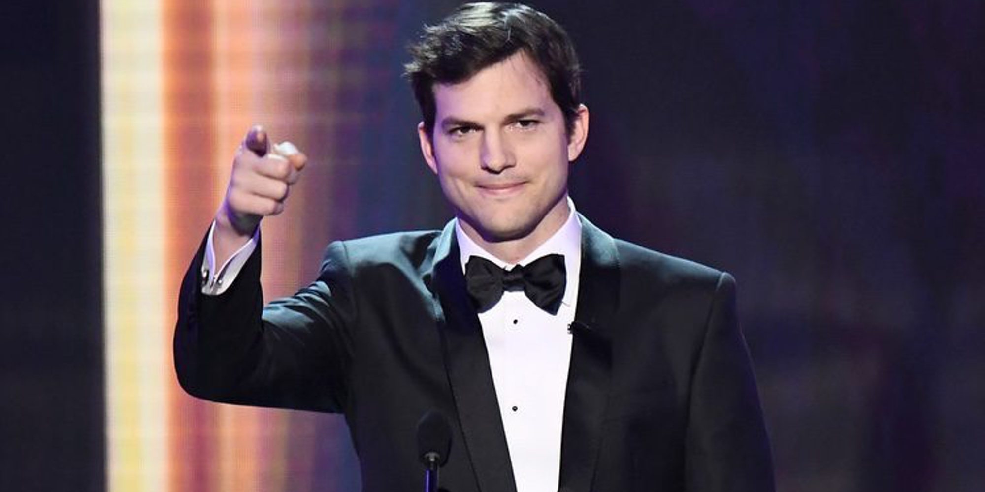 Ashton Kutcher publica su número de móvil para que sus fans puedan contactar con él