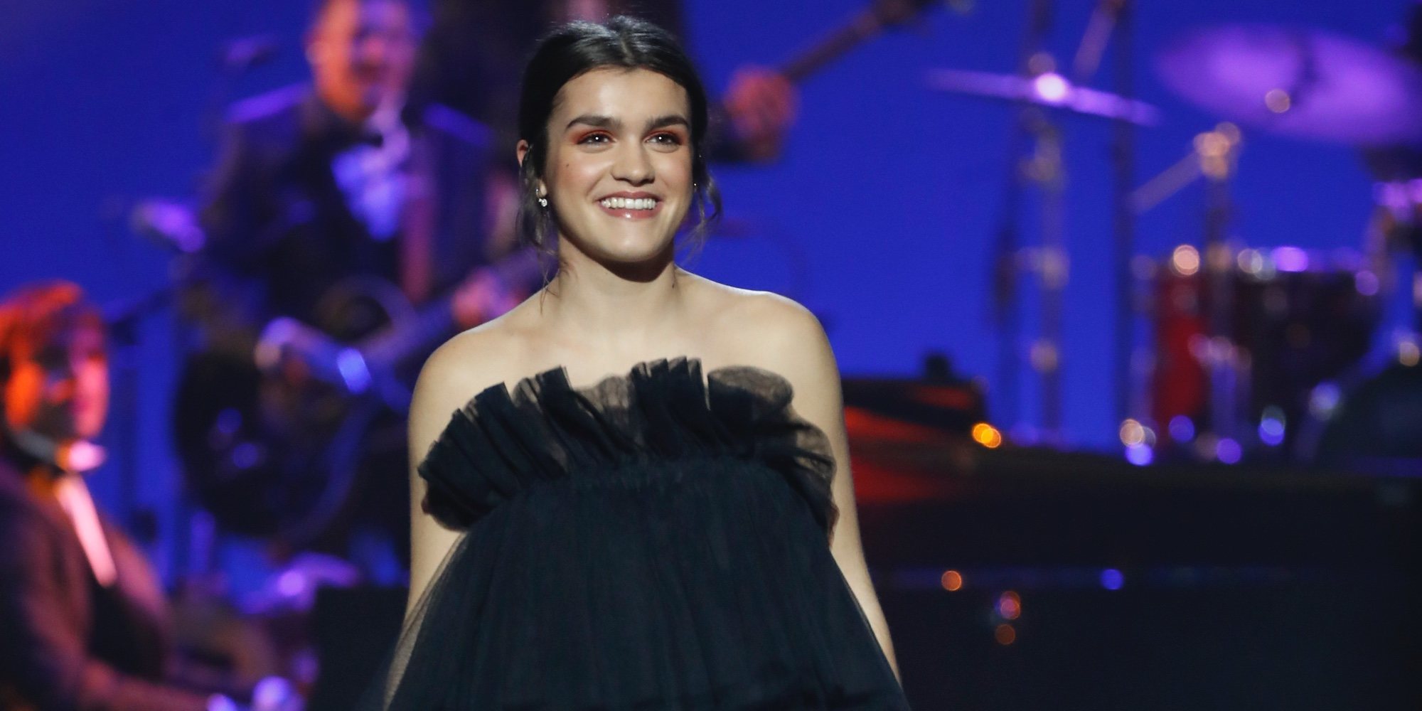 De la calma al ritmo: Así ha sido la actuación de Amaia Romero con Rozalén y Judit en los Premios Goya 2019