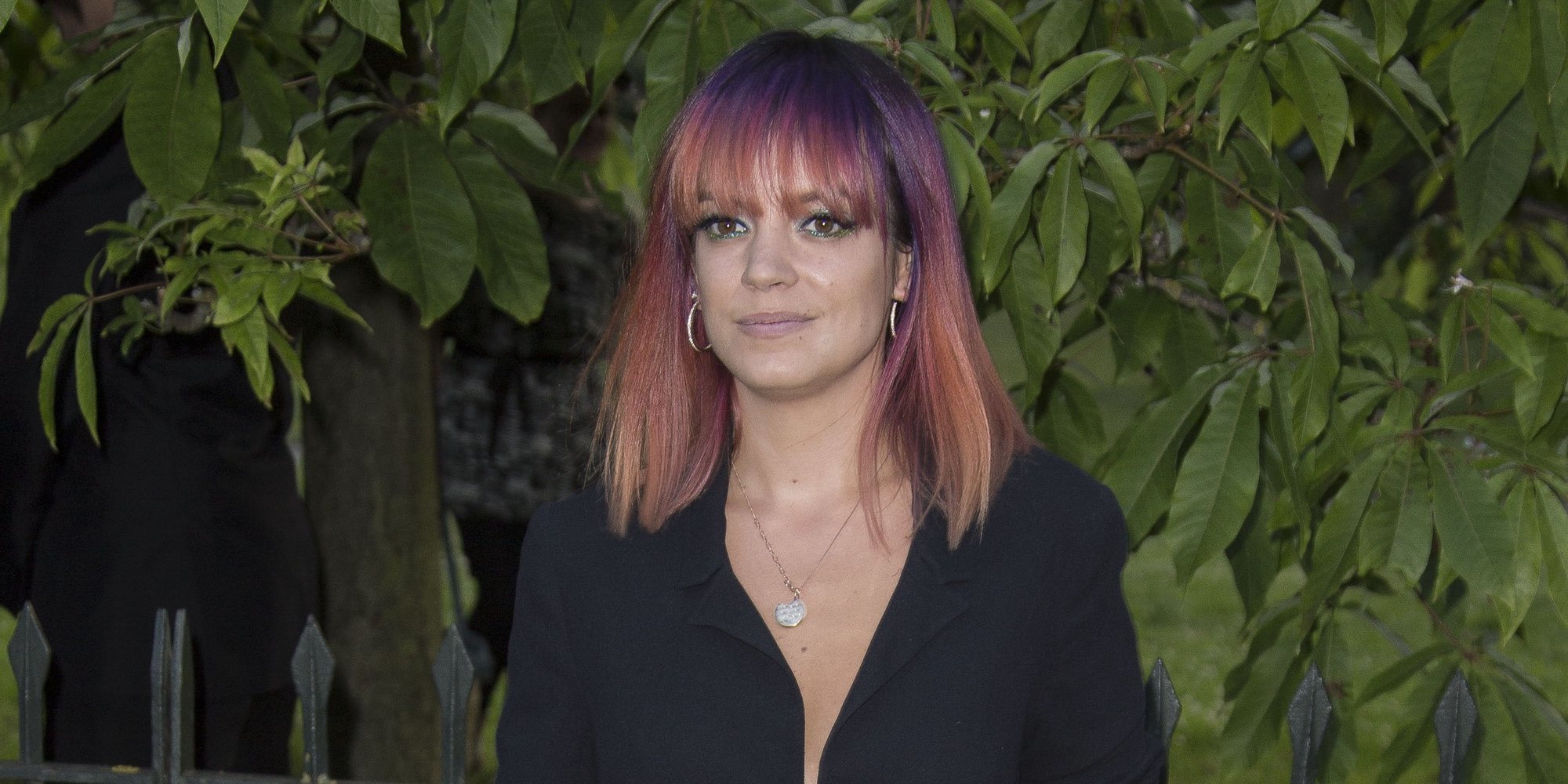 Lily Allen revela en un concierto que su exmarido tiene una nueva novia: "Está bien"