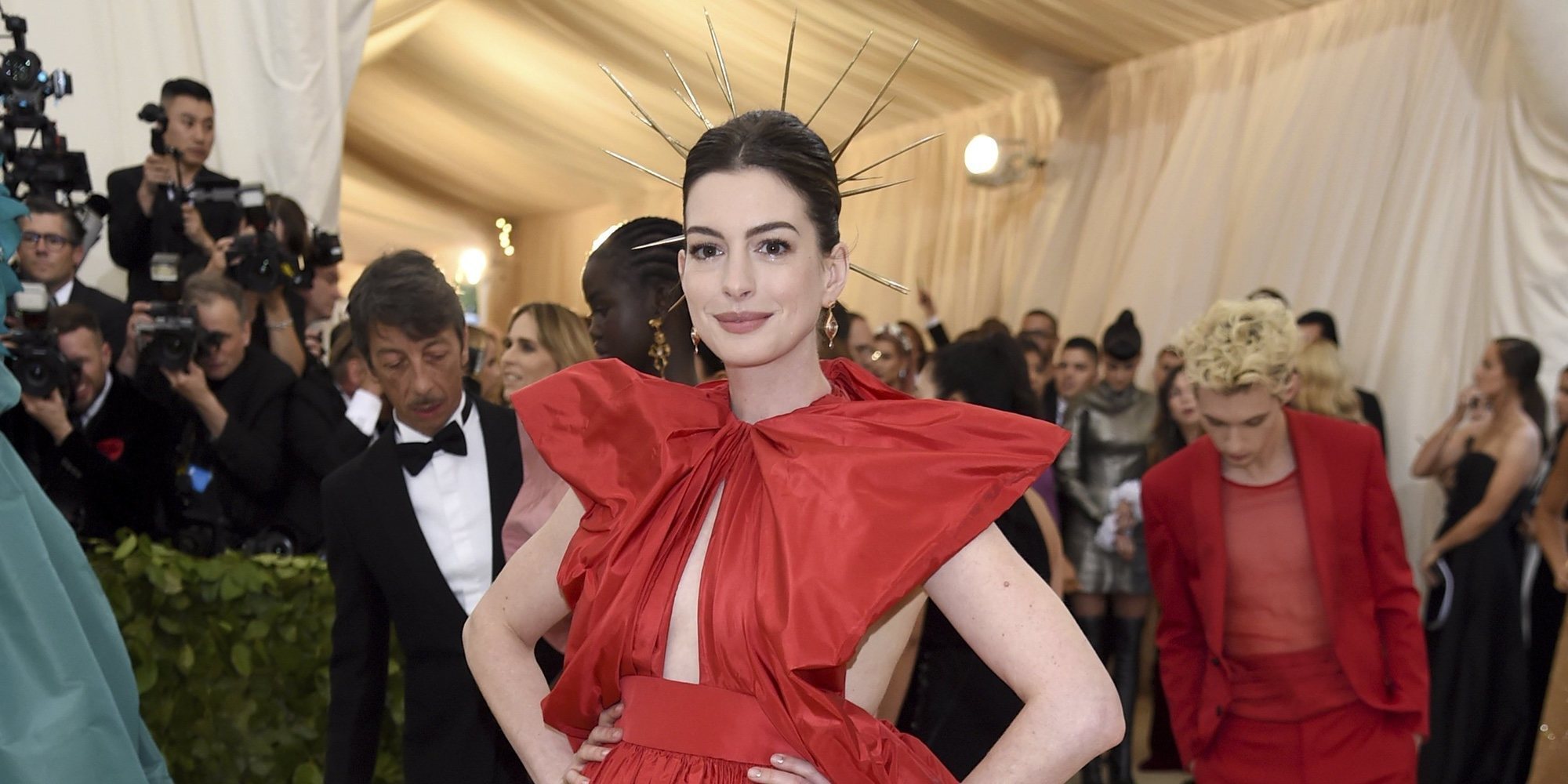 Anne Hathaway se inspira en la educación que el Príncipe Guillermo y Kate Middleton dan a sus hijos para criar al suyo